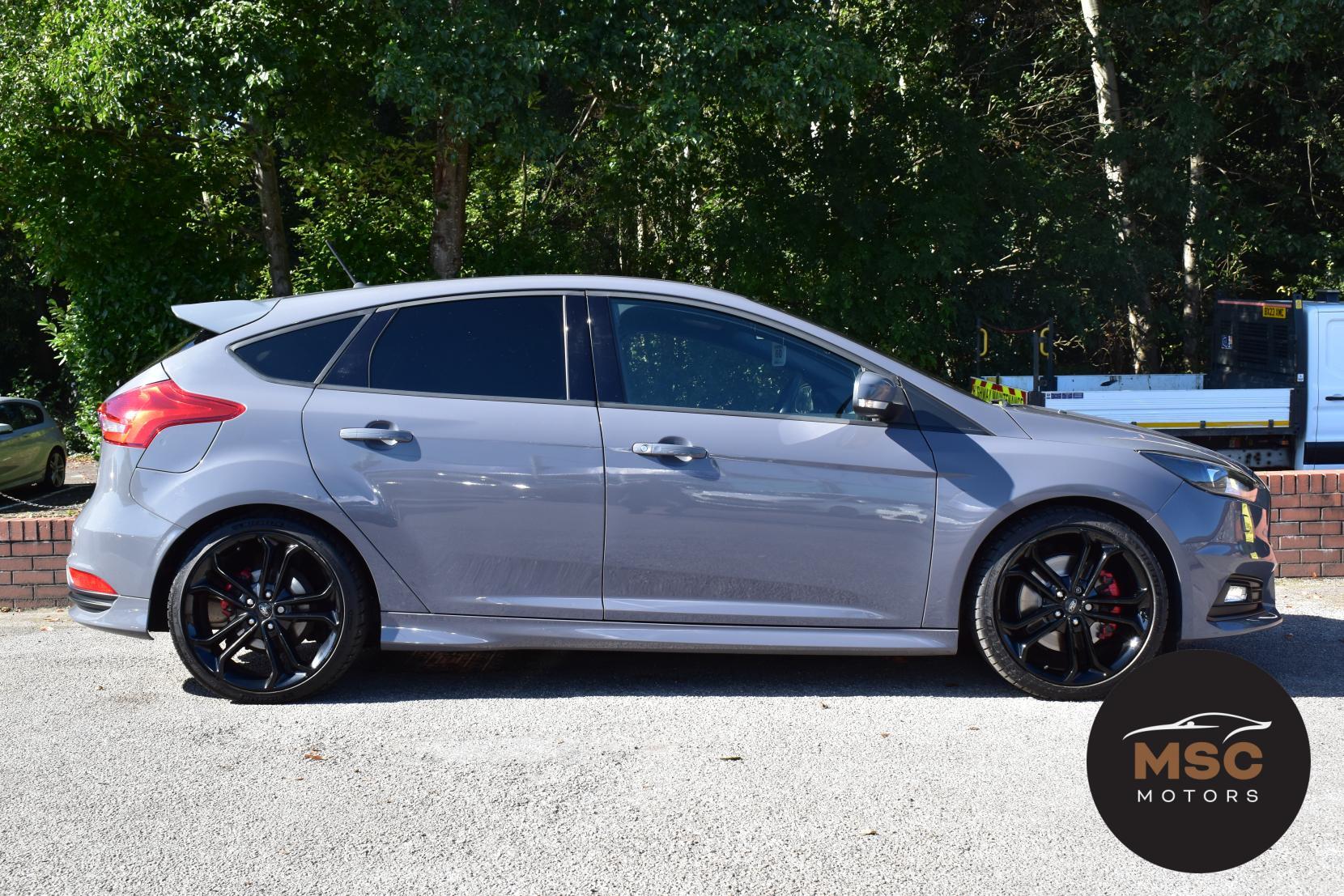 Ford Focus view 22