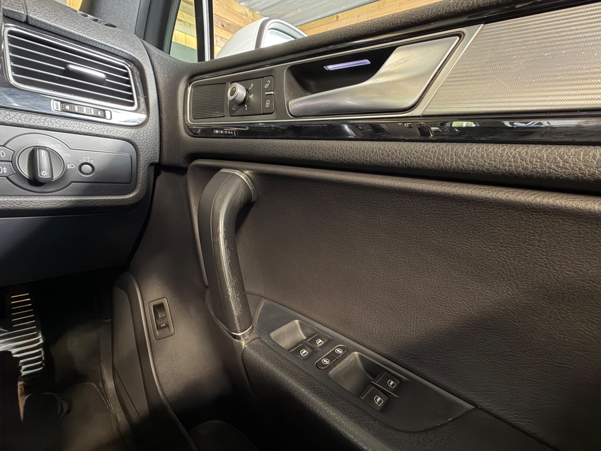 Volkswagen Touareg view 24