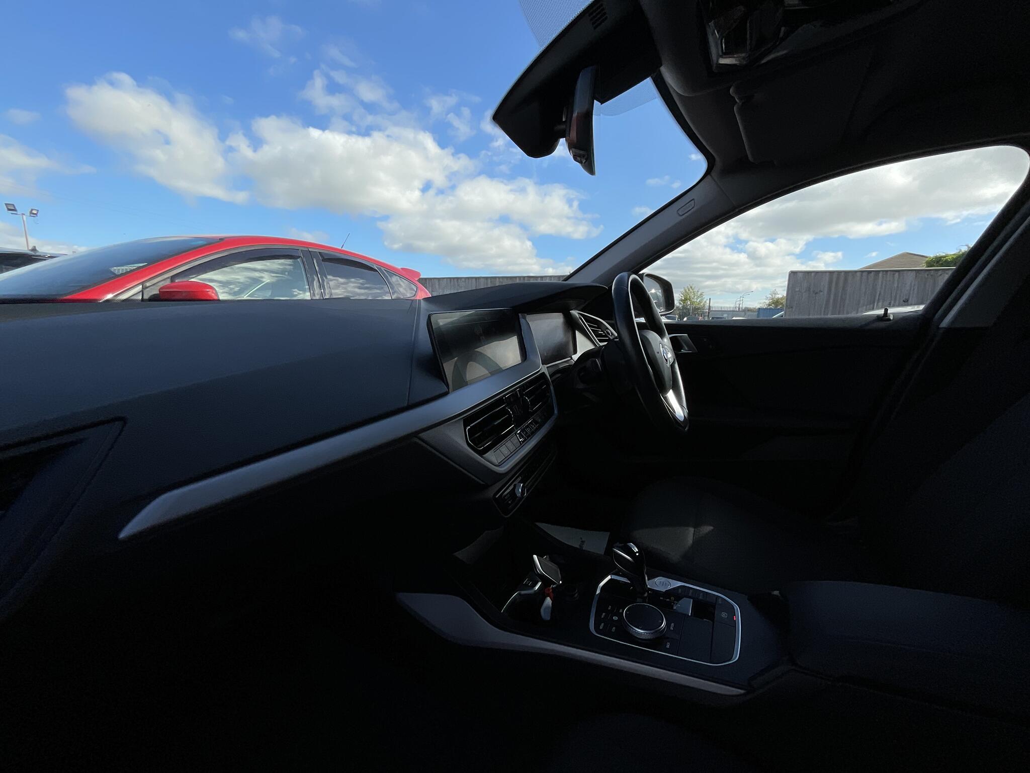 BMW 1 Series view 16