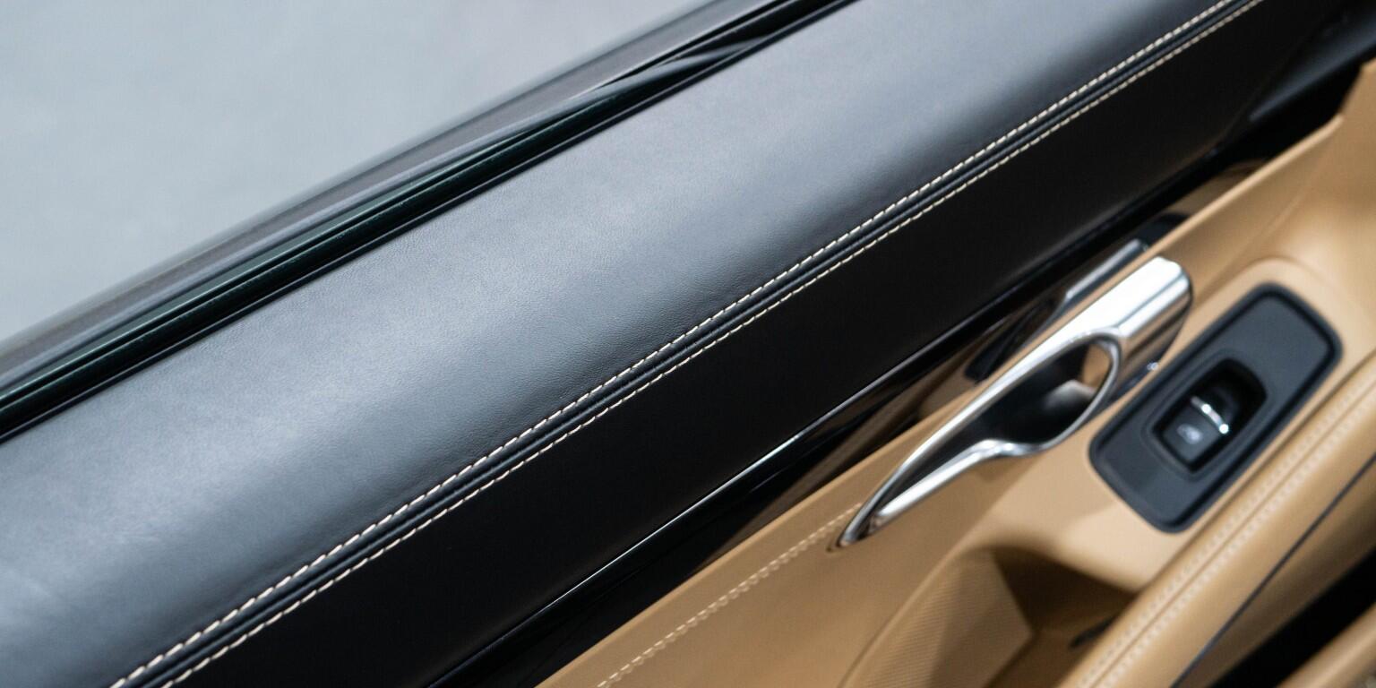 Porsche 911 view 31
