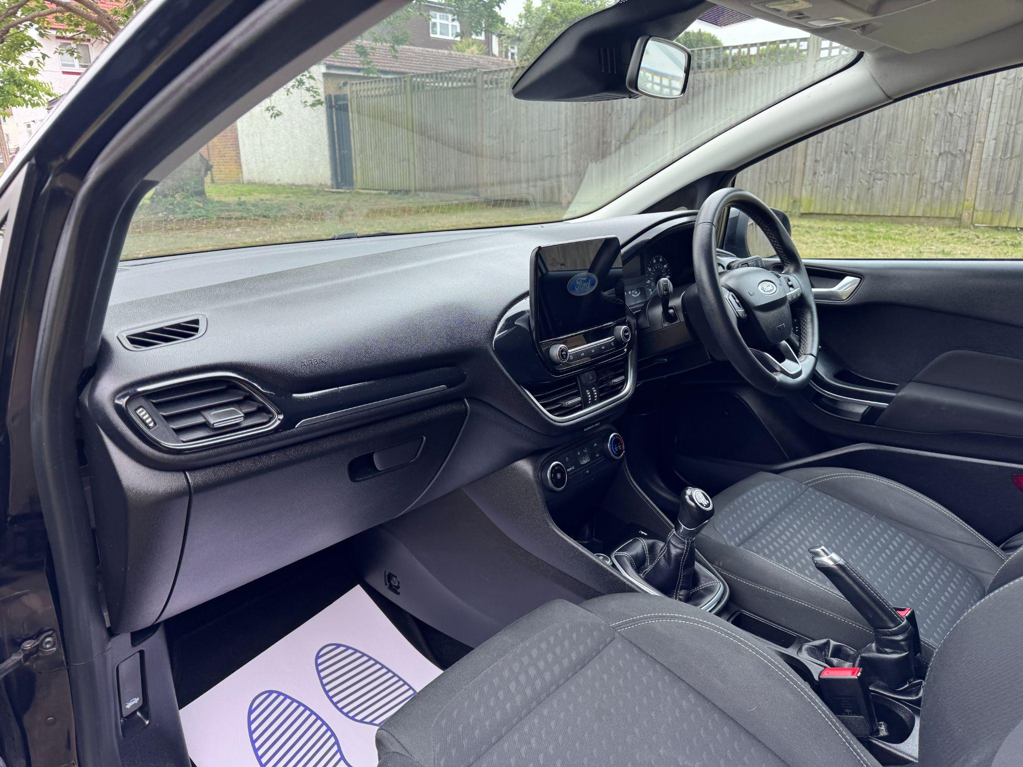 2018 Ford Fiesta image 17