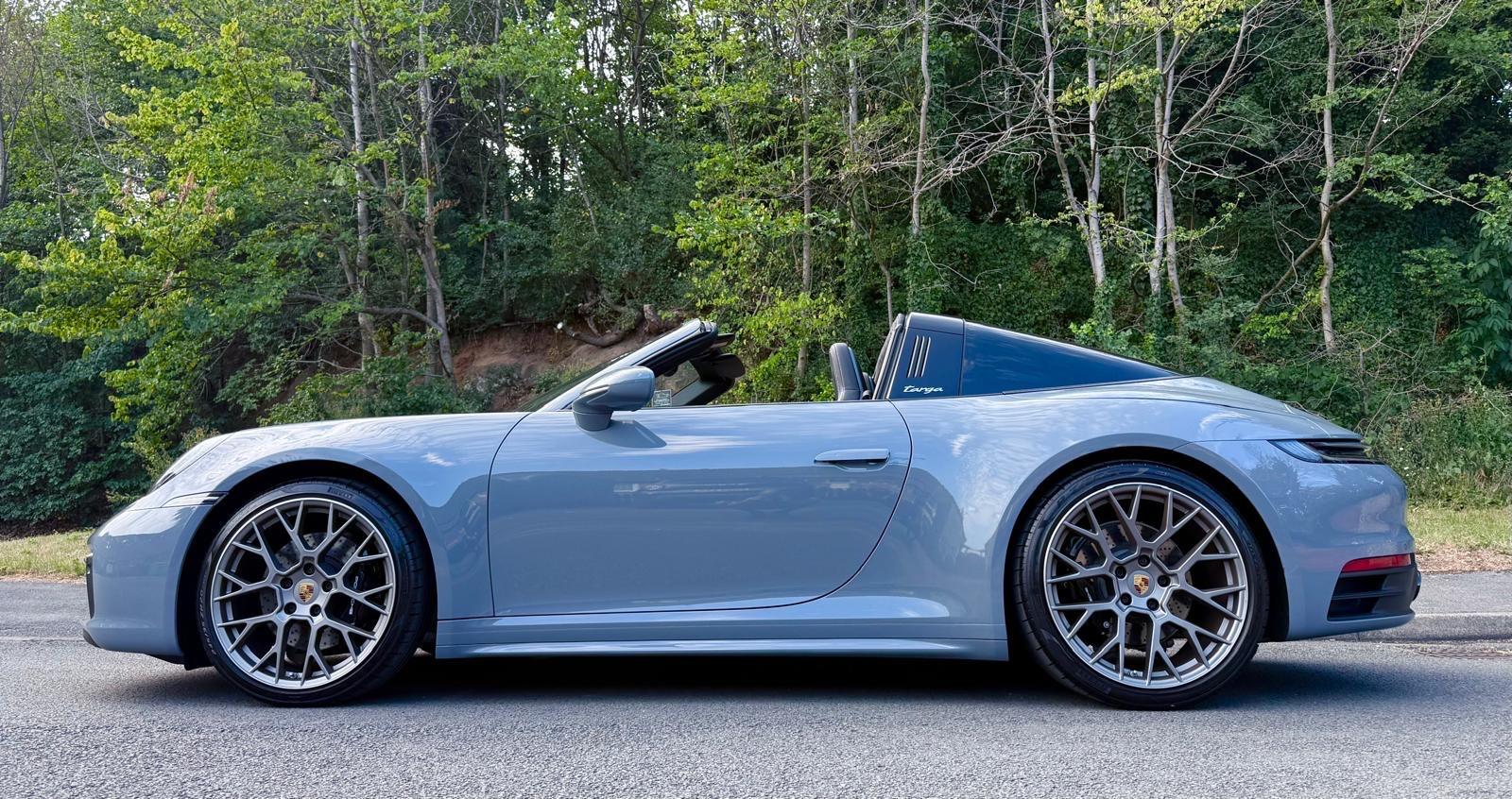 Porsche 911 view 3