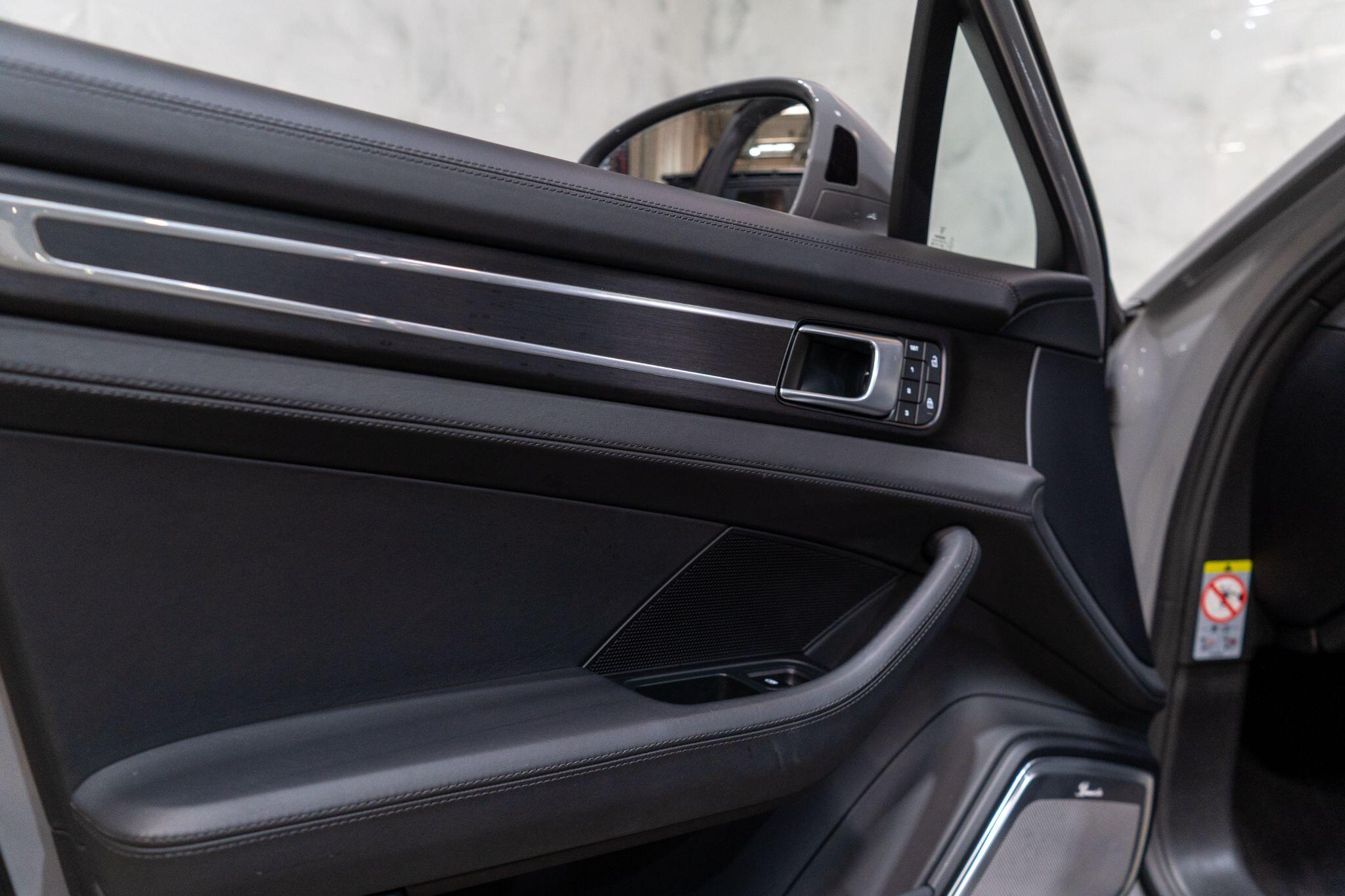 Porsche Panamera view 38