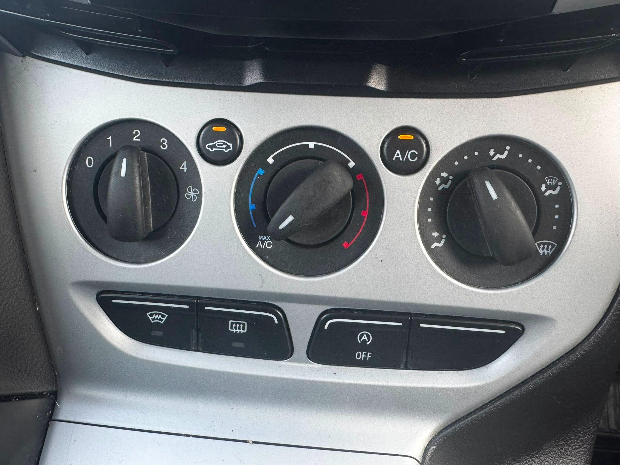 Ford Focus view 24