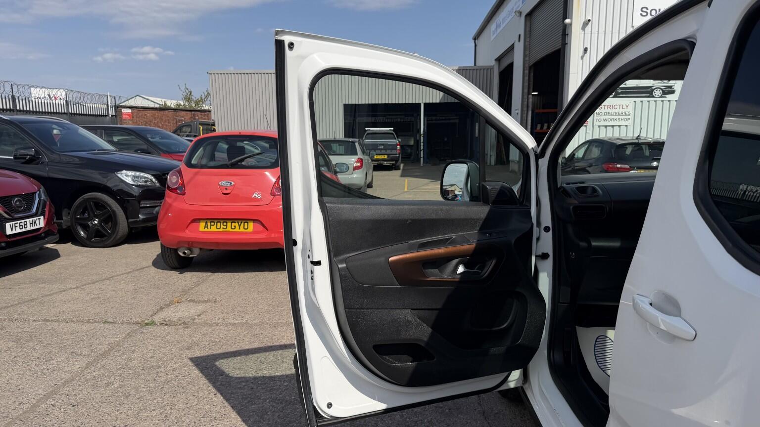 Peugeot Rifter view 15