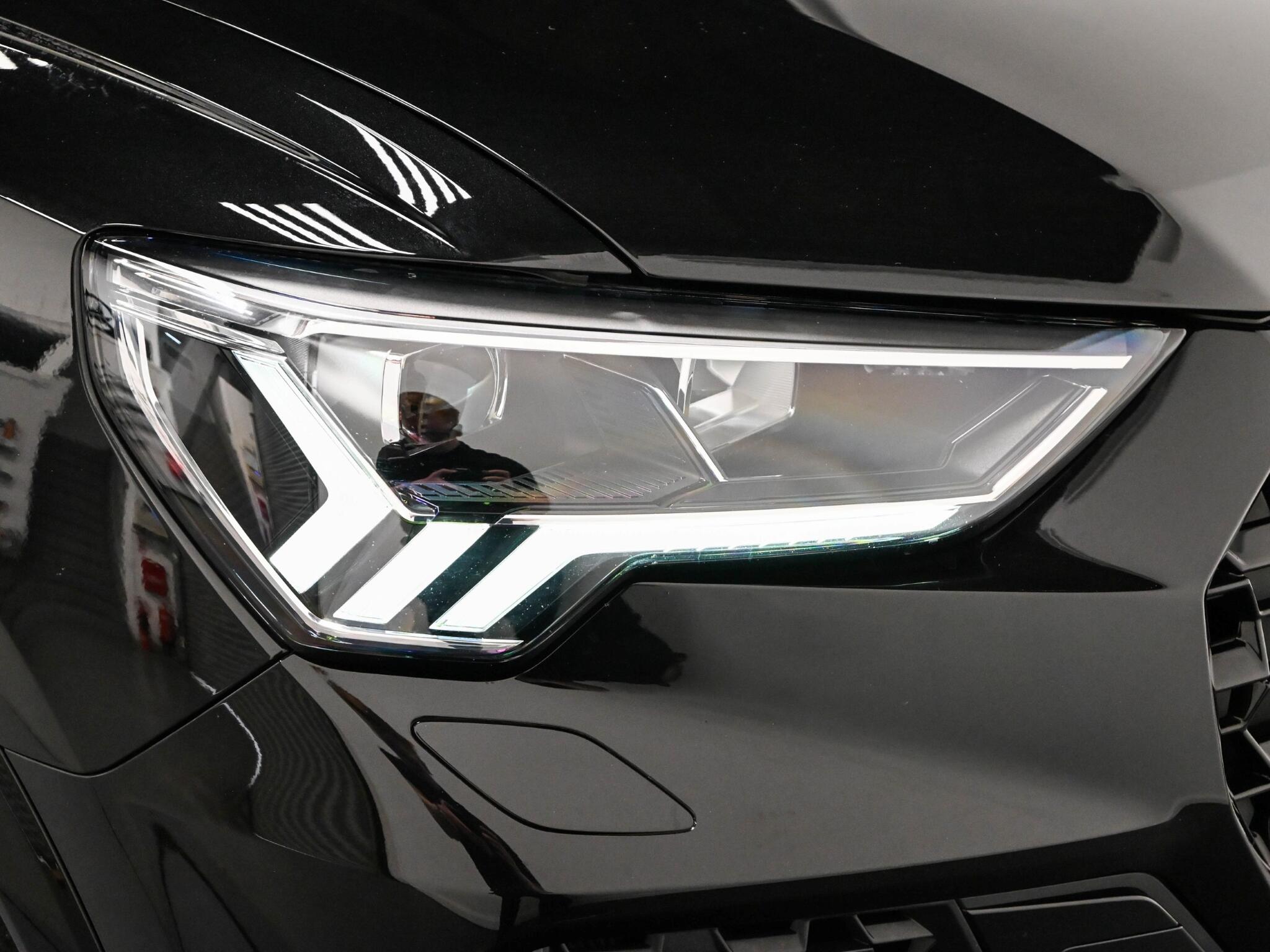 Audi RS Q3 view 24