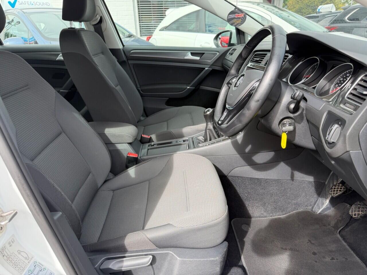 Volkswagen Golf view 38