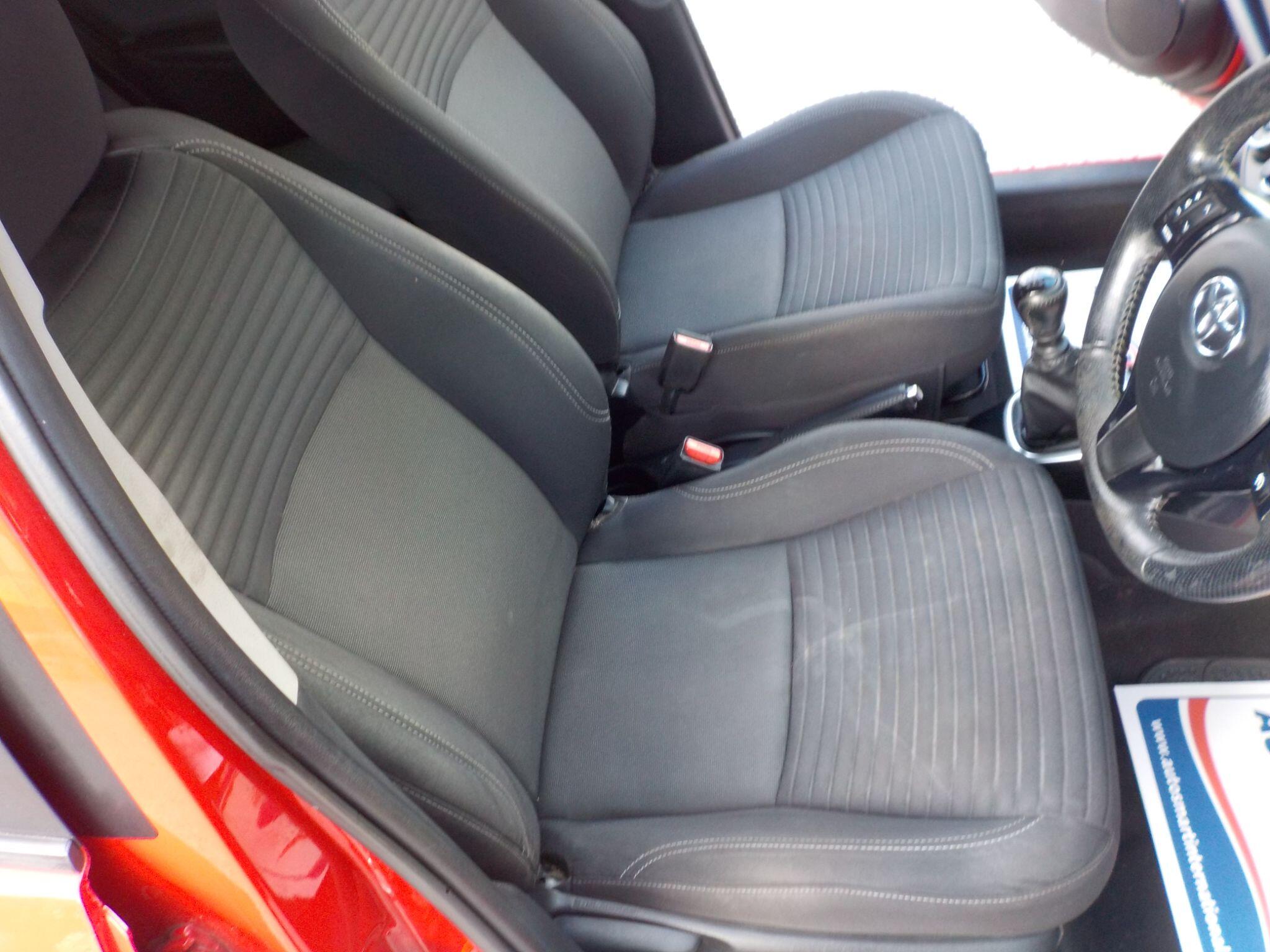 Toyota Yaris 1.33 Dual VVT-i Design Euro 6 5dr