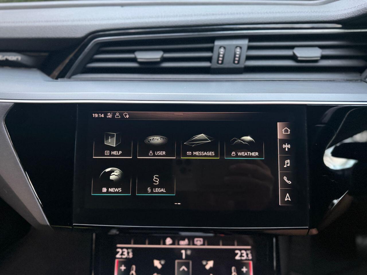 Audi e-tron view 29
