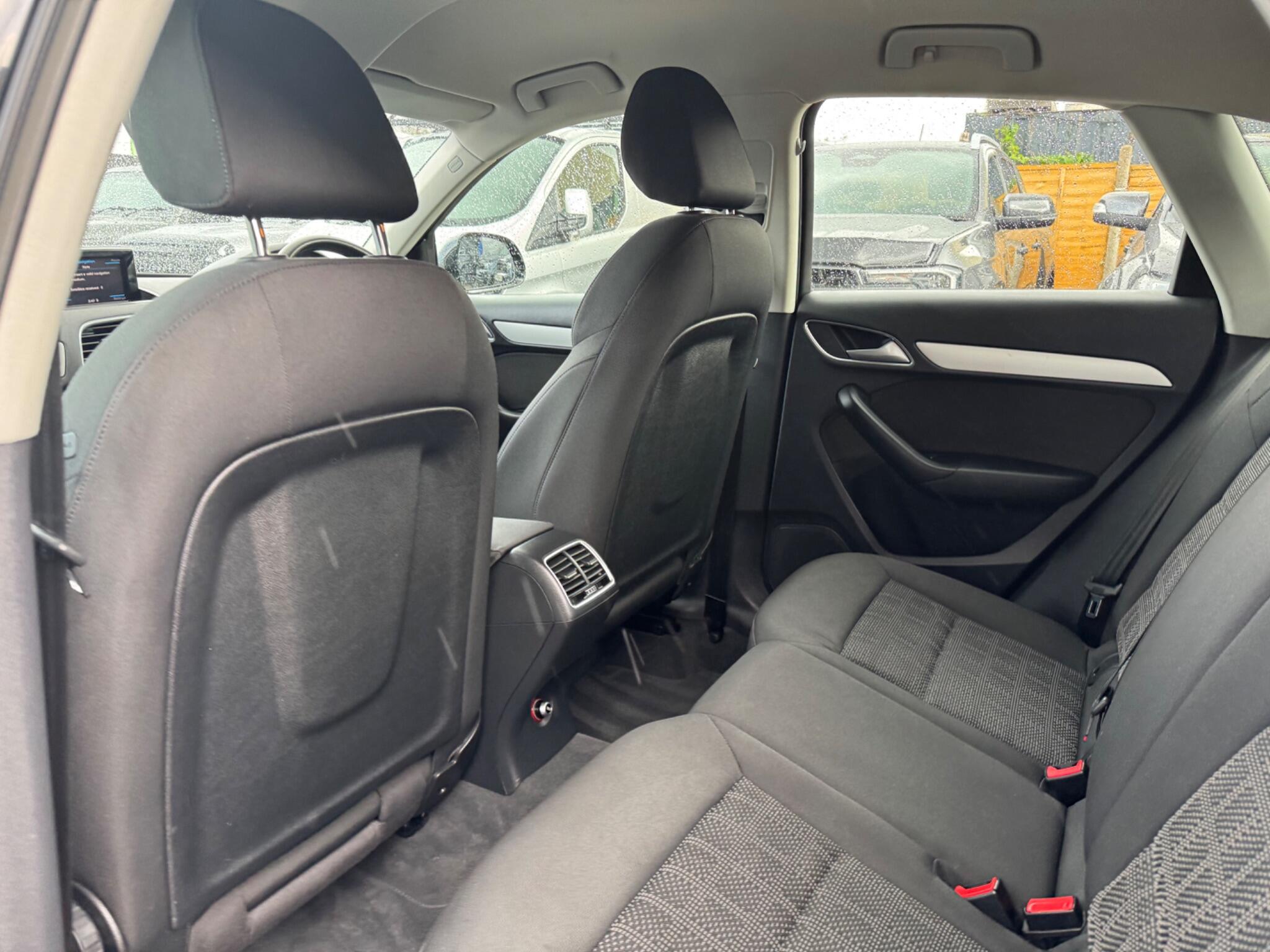 Audi Q3 view 27