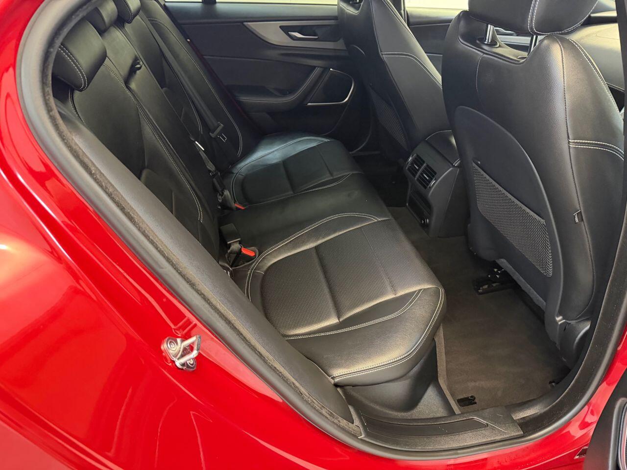 Jaguar Xe view 30