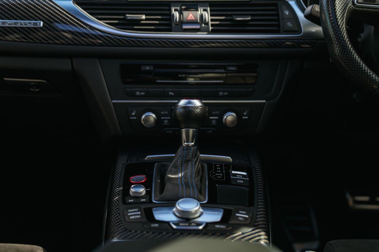 Audi RS6 view 90
