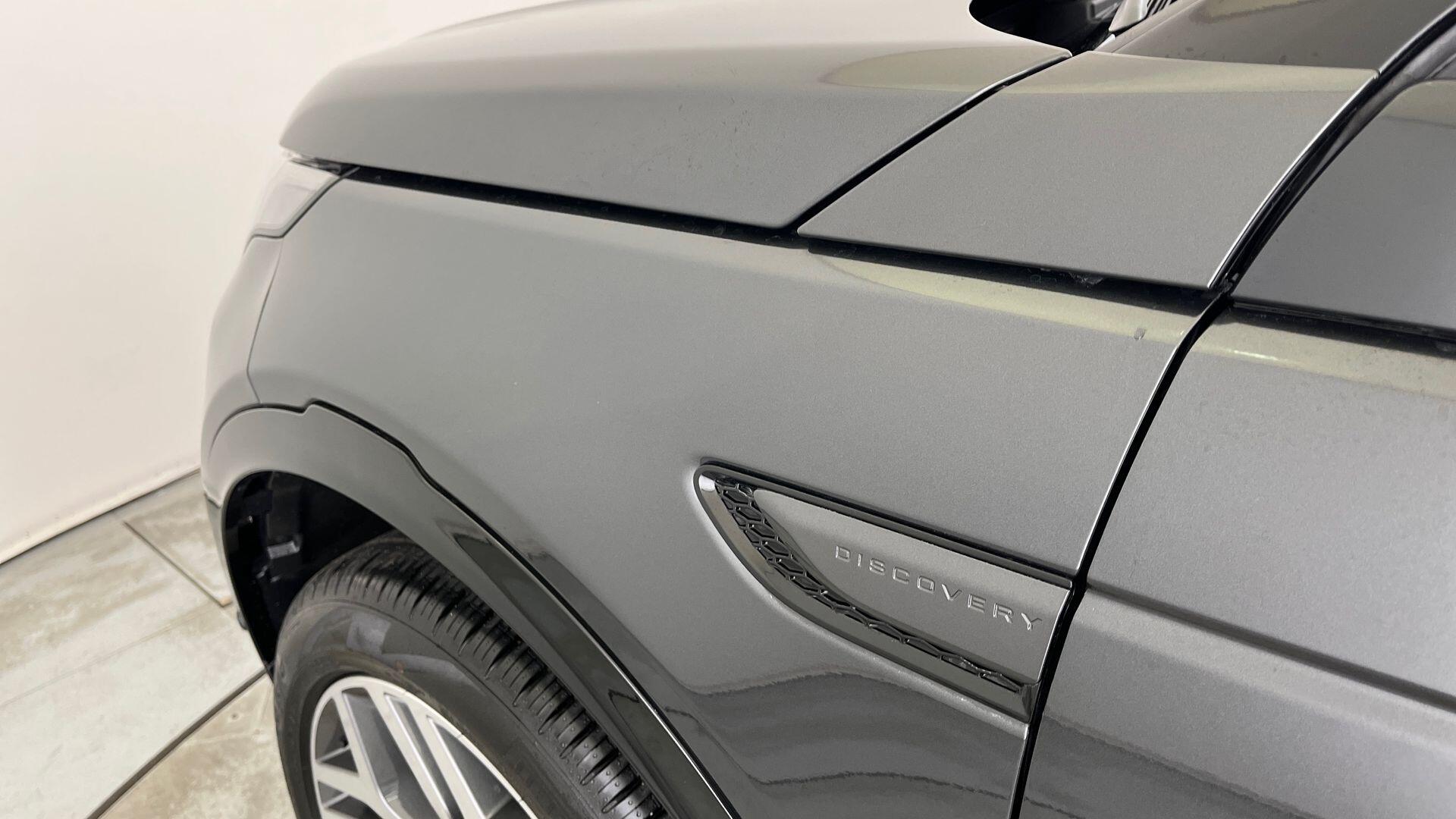 Land Rover Discovery Sport view 23