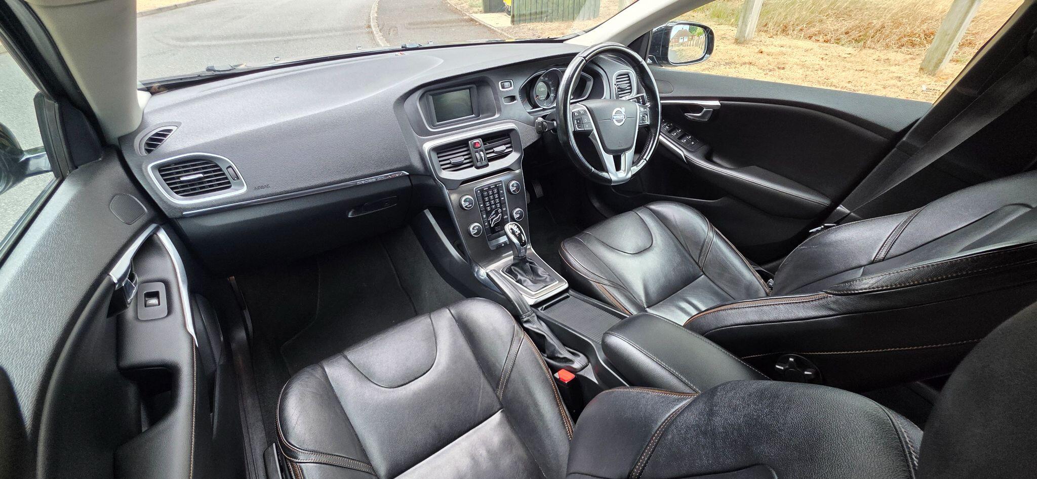 Volvo V40 Cross Country view 4
