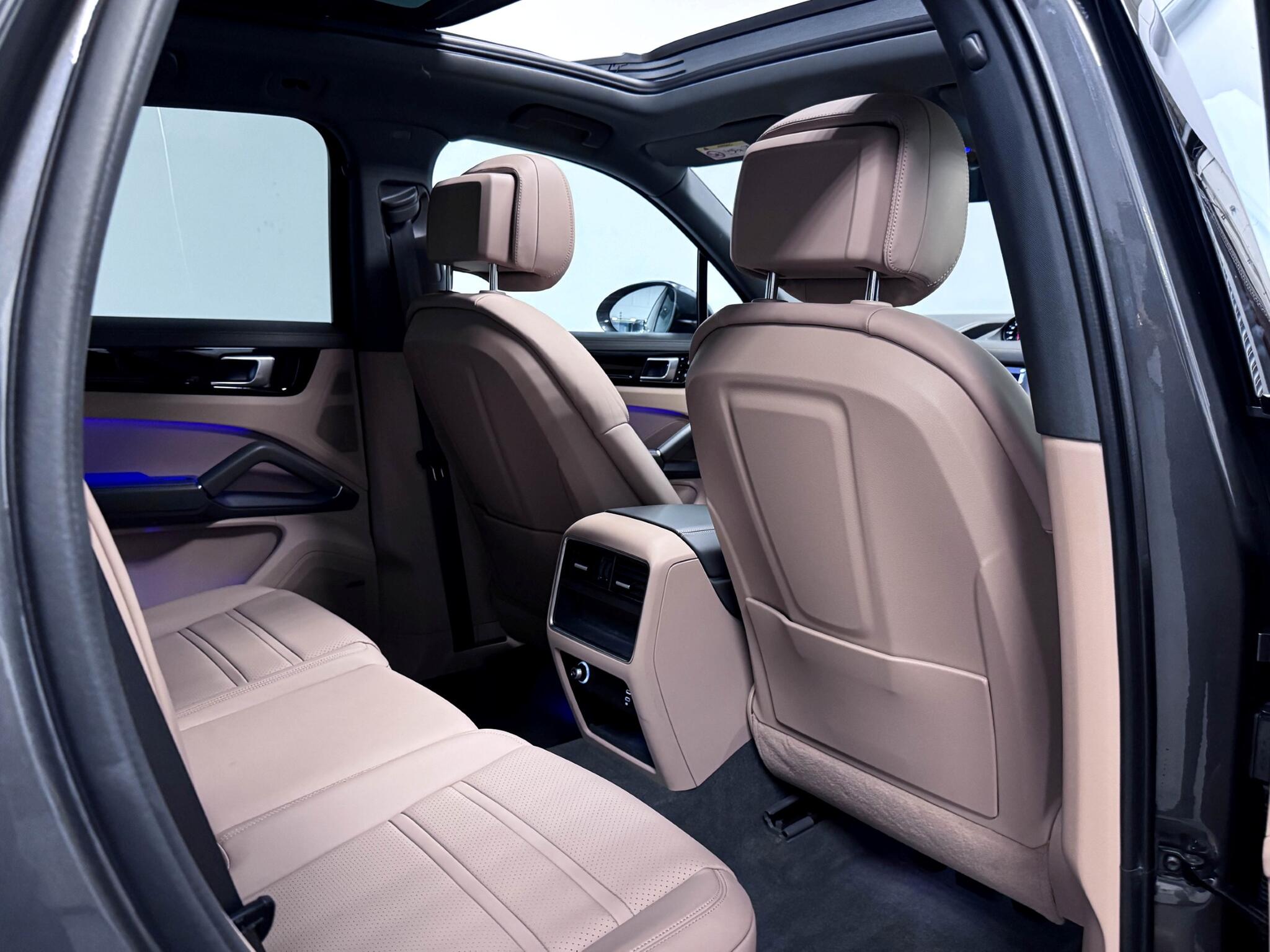 Porsche Cayenne view 17