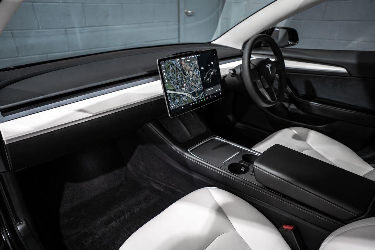 Tesla Model 3 view 14