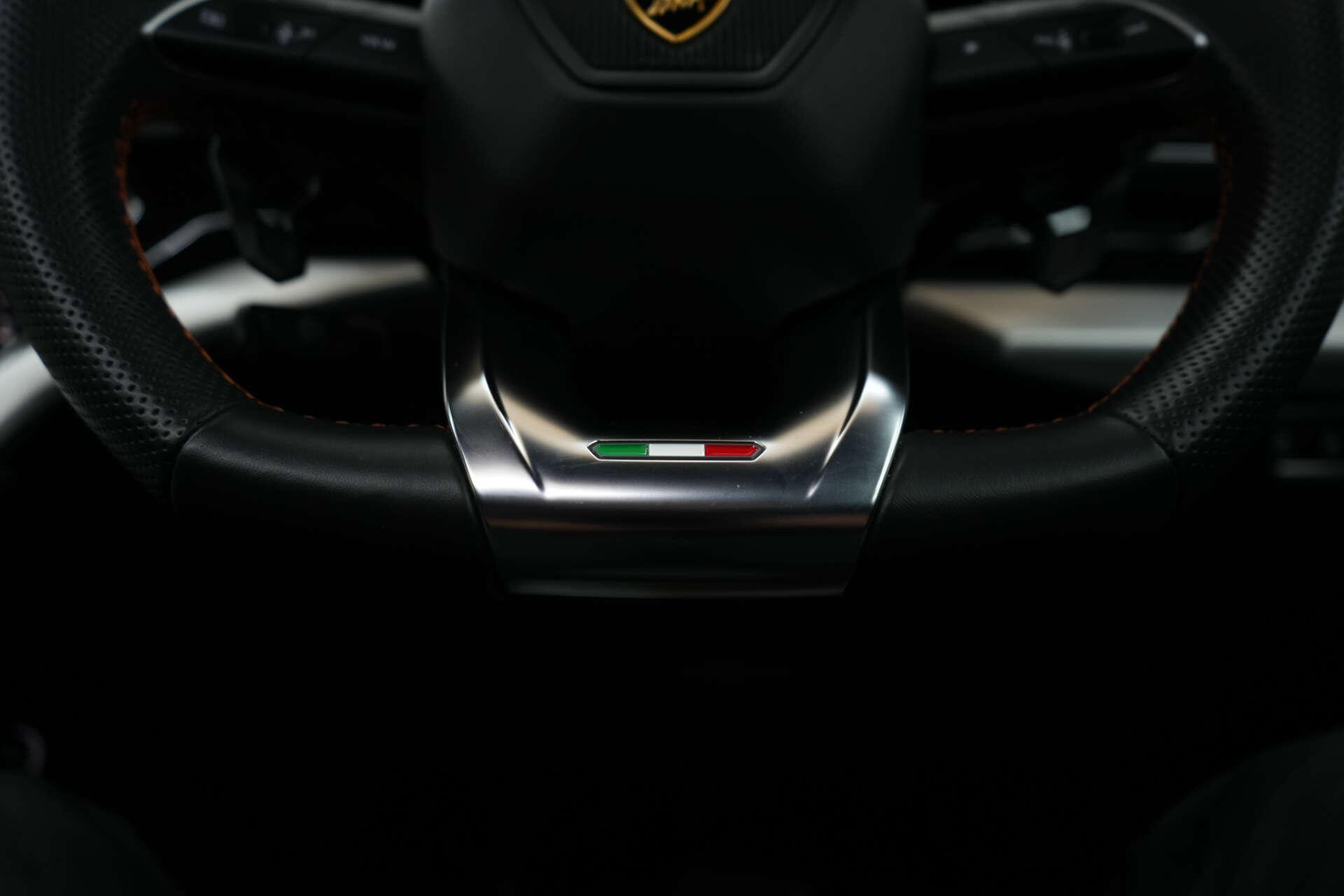 Lamborghini Urus view 61