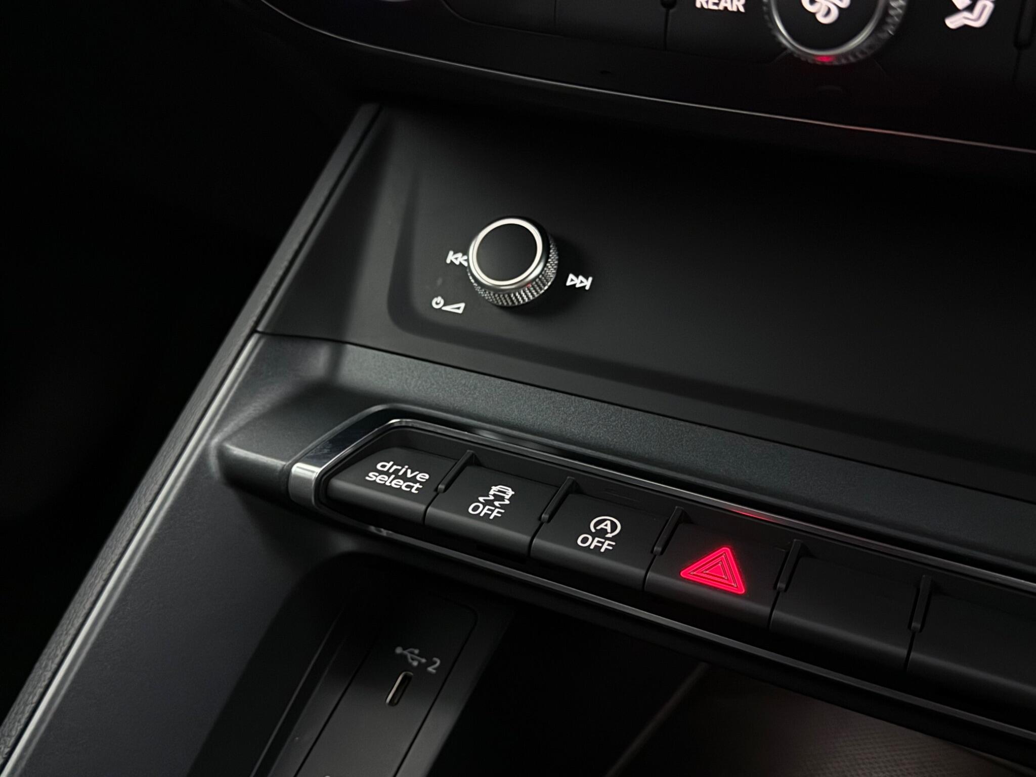 Audi Q3 view 26
