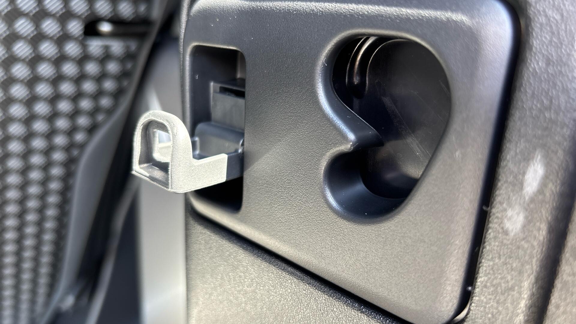 Land Rover Defender view 28