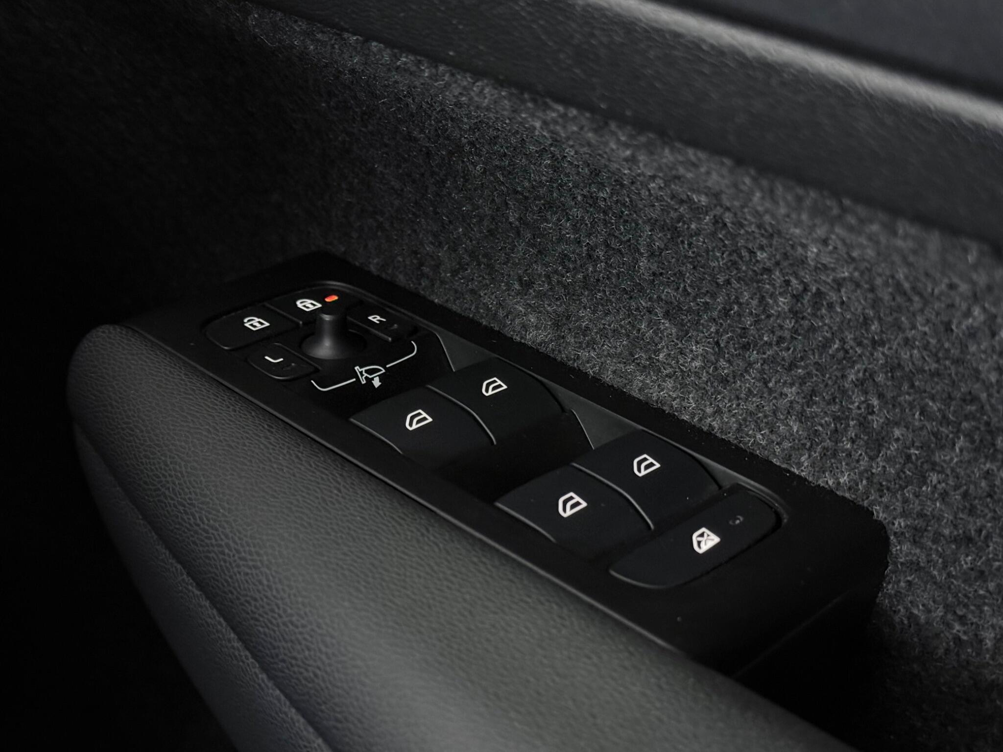 Volvo XC40 view 18