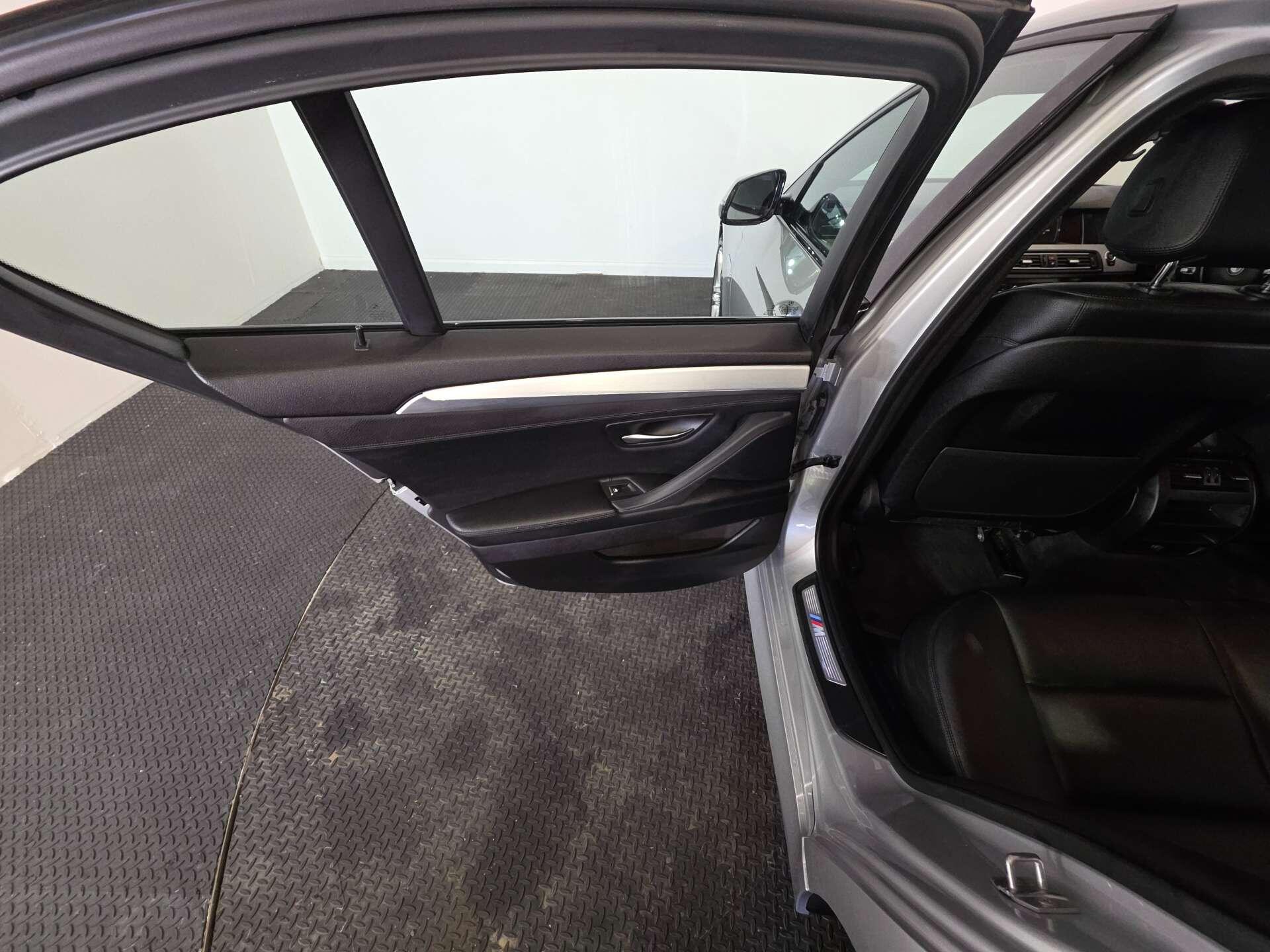 BMW 5 Series view 50