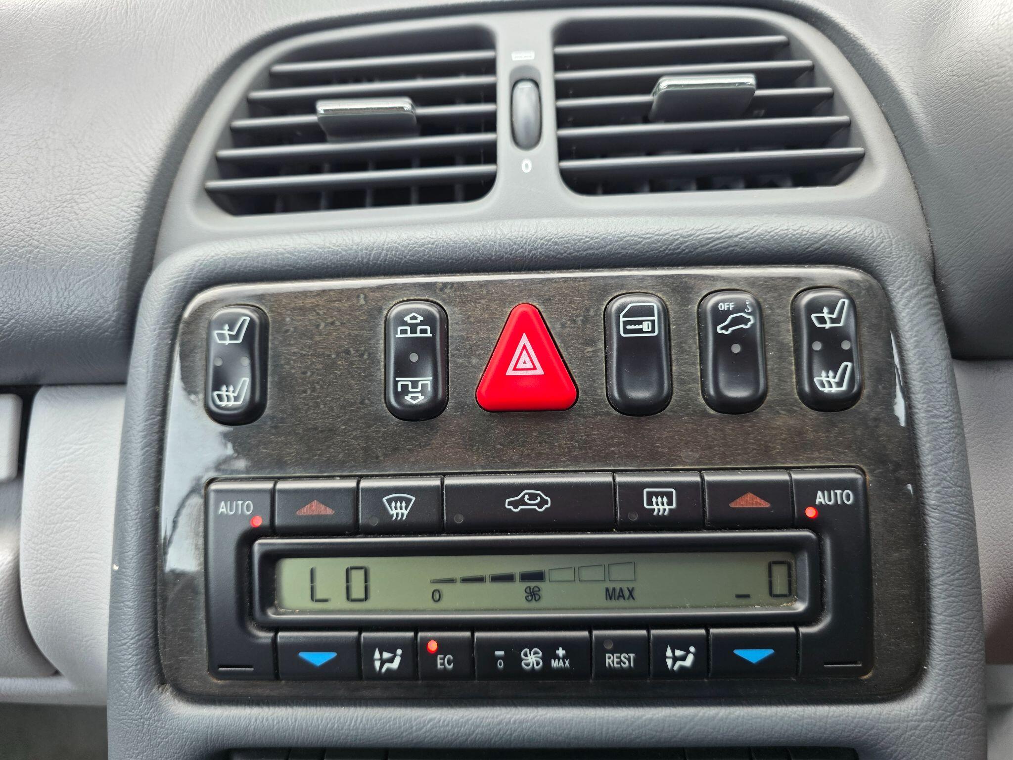 Mercedes-Benz CLK view 13