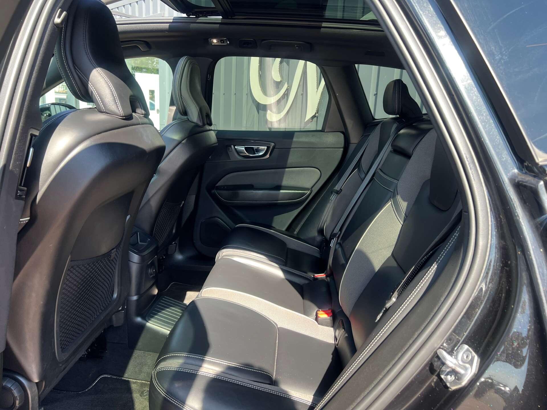 Volvo XC60 view 40