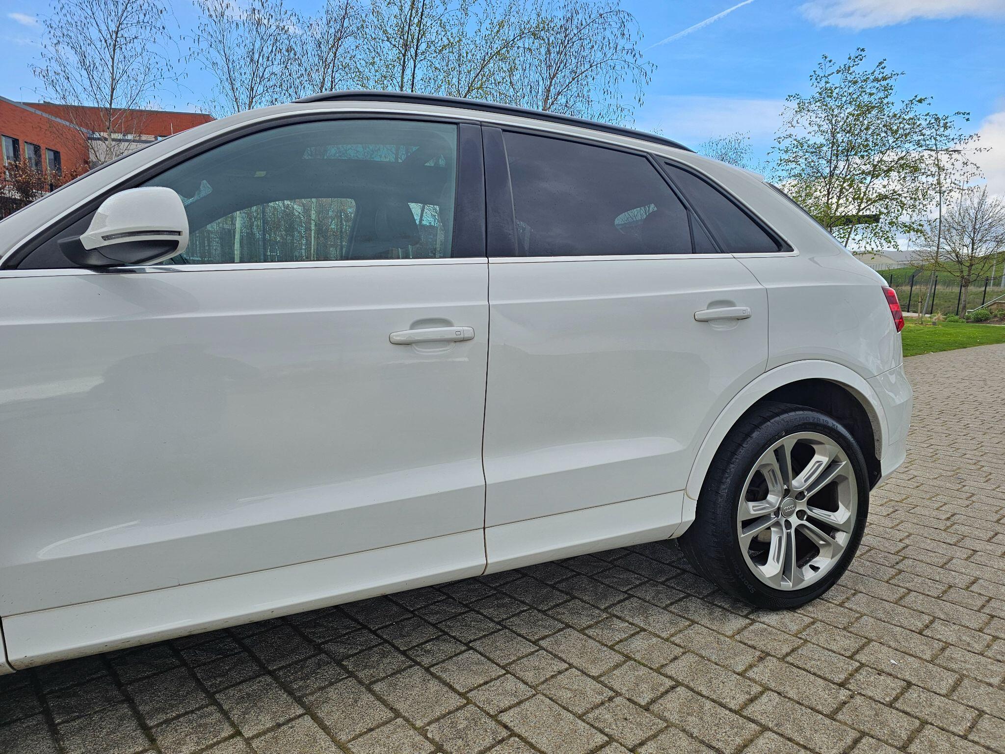 Audi Q3 view 43
