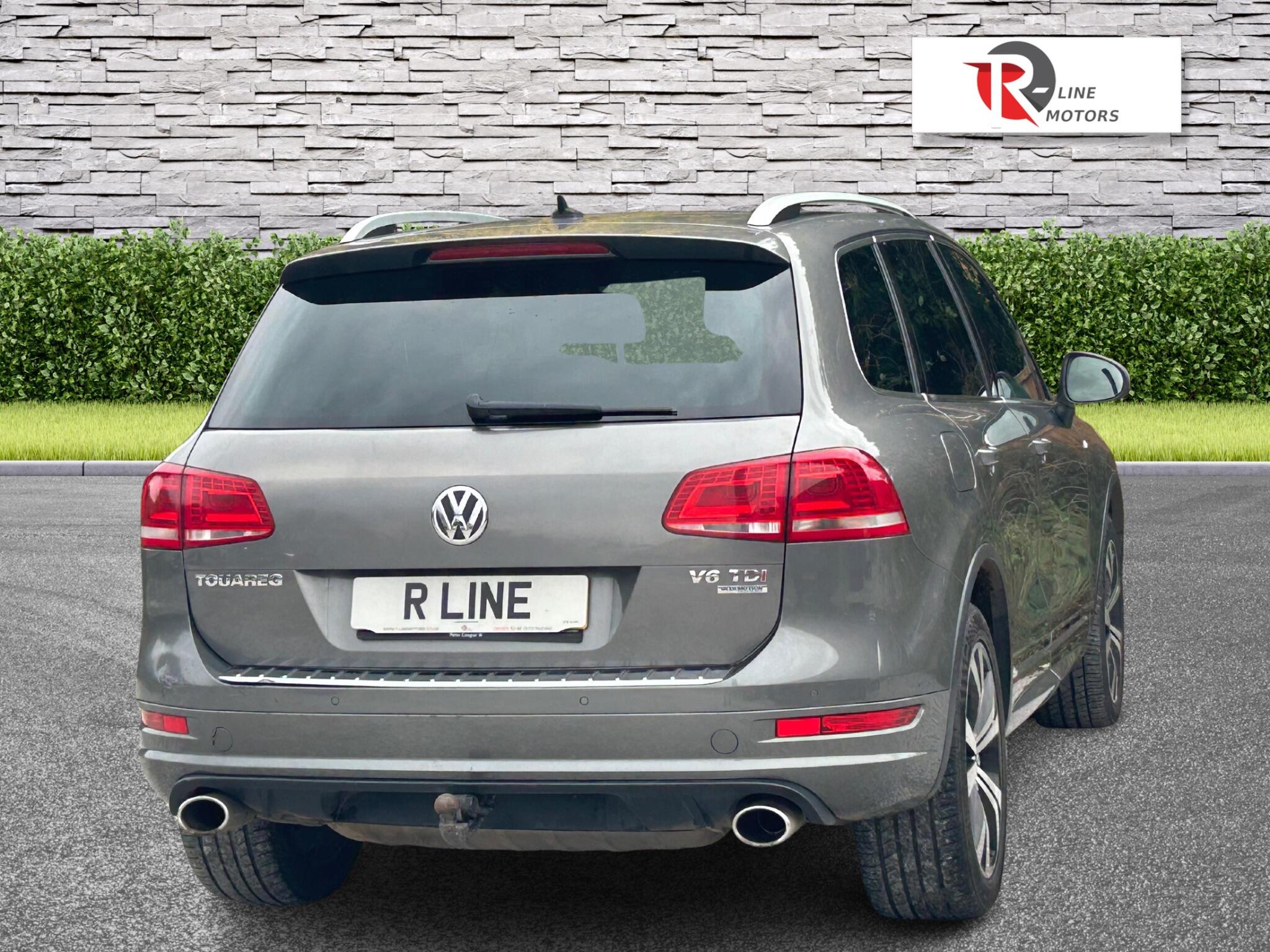 Volkswagen Touareg view 9