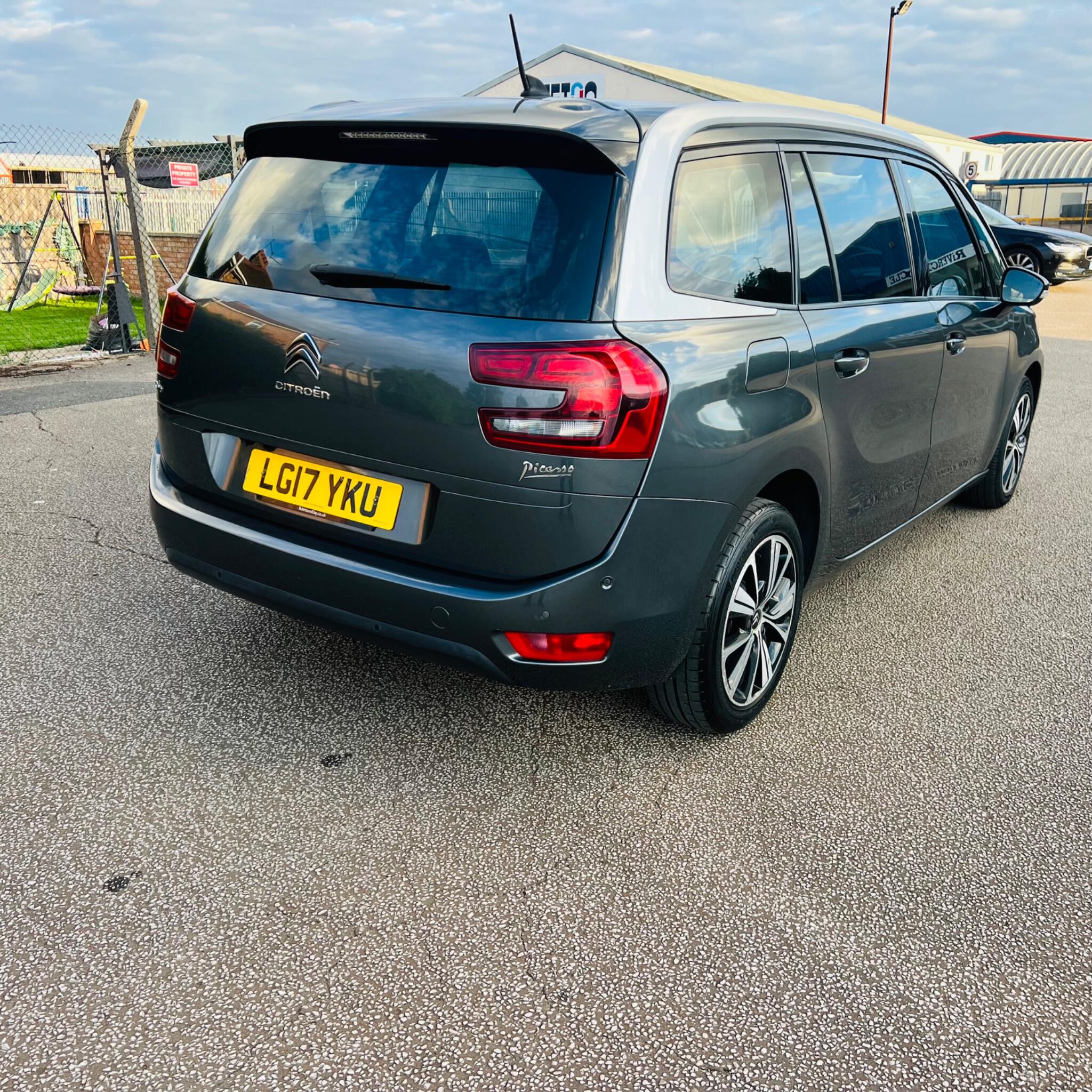 Citroen Grand C4 Picasso view 8