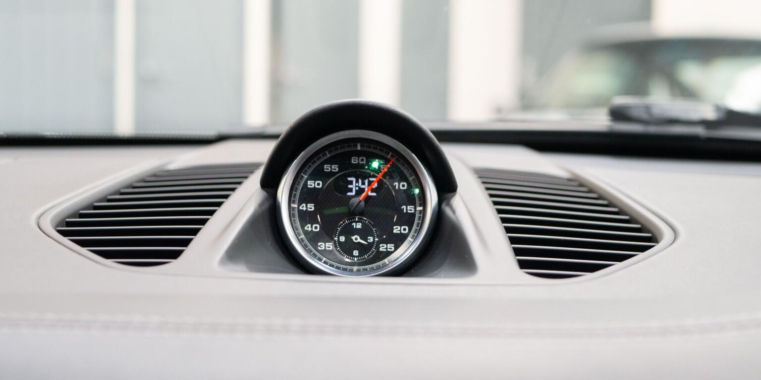 Porsche 911 view 40