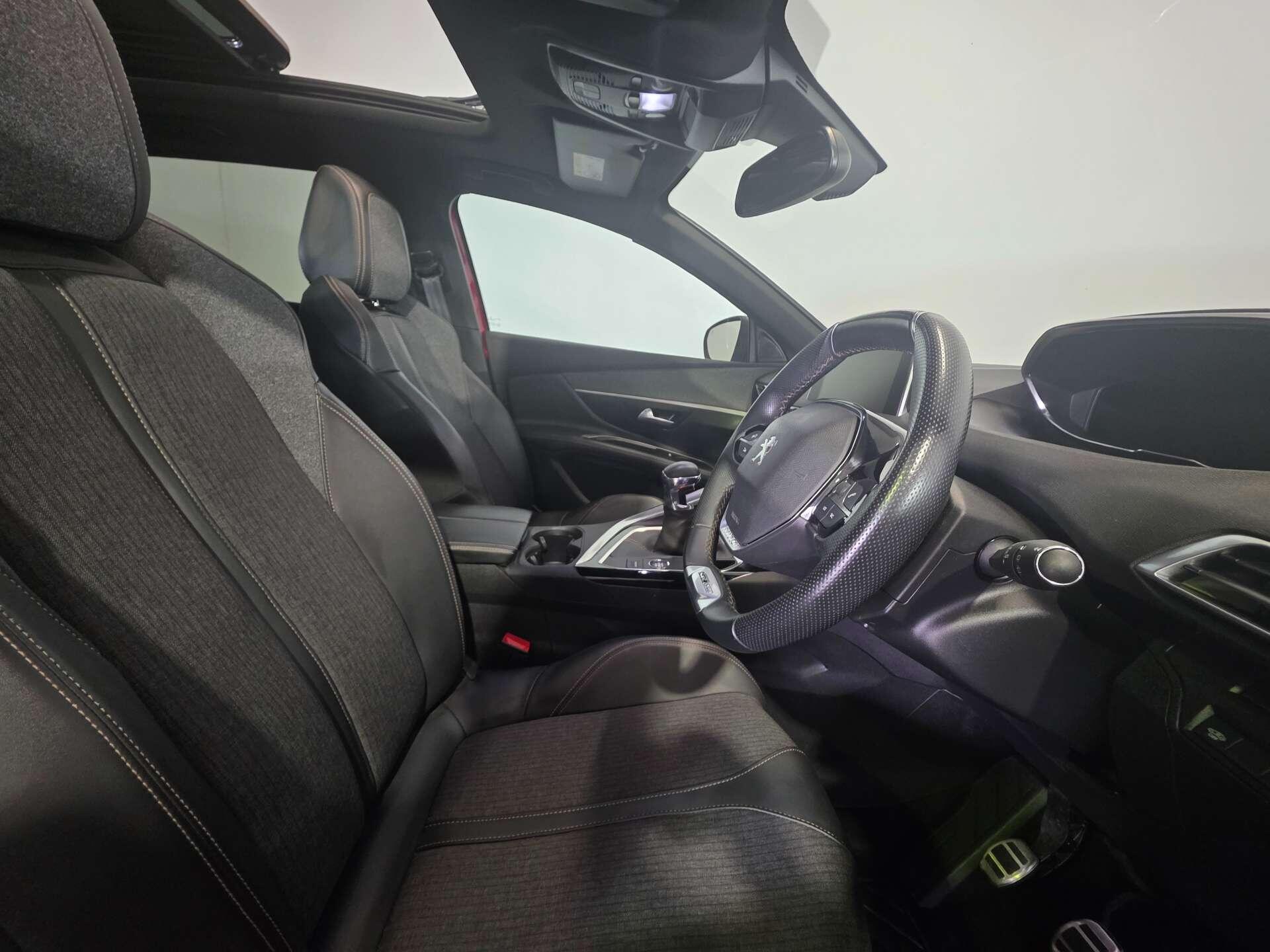Peugeot 3008 view 11