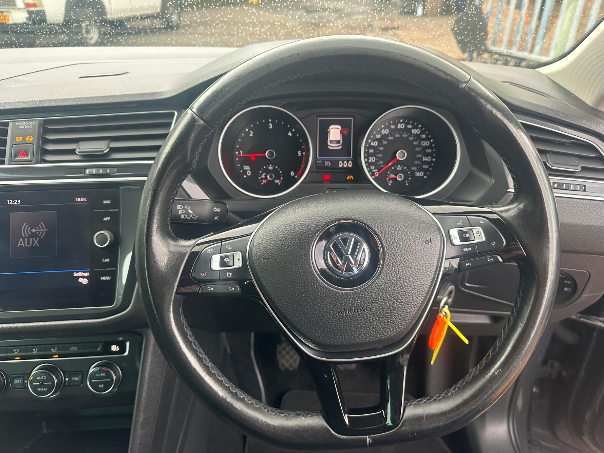 Volkswagen Tiguan view 17