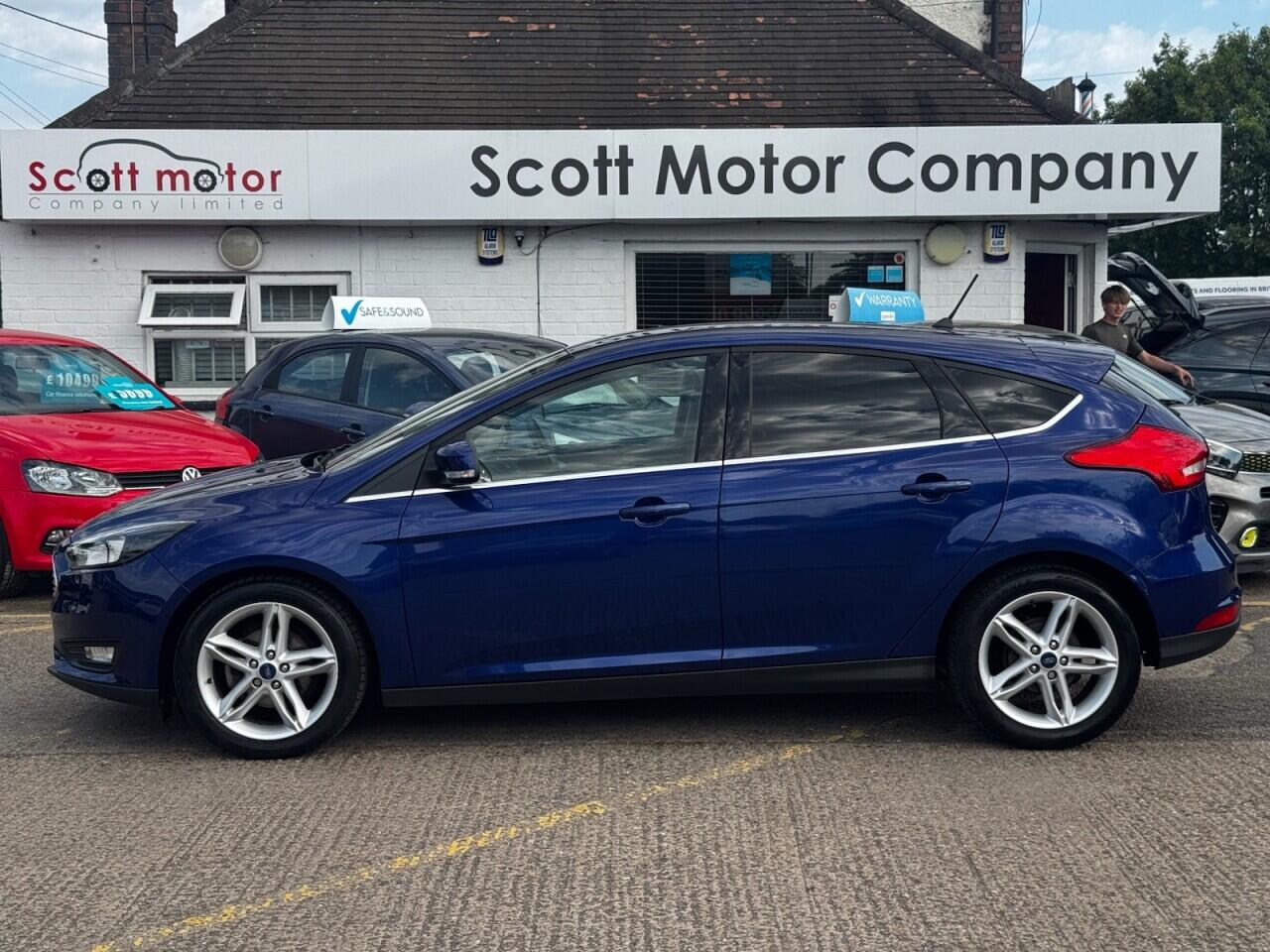 Ford Focus view 9