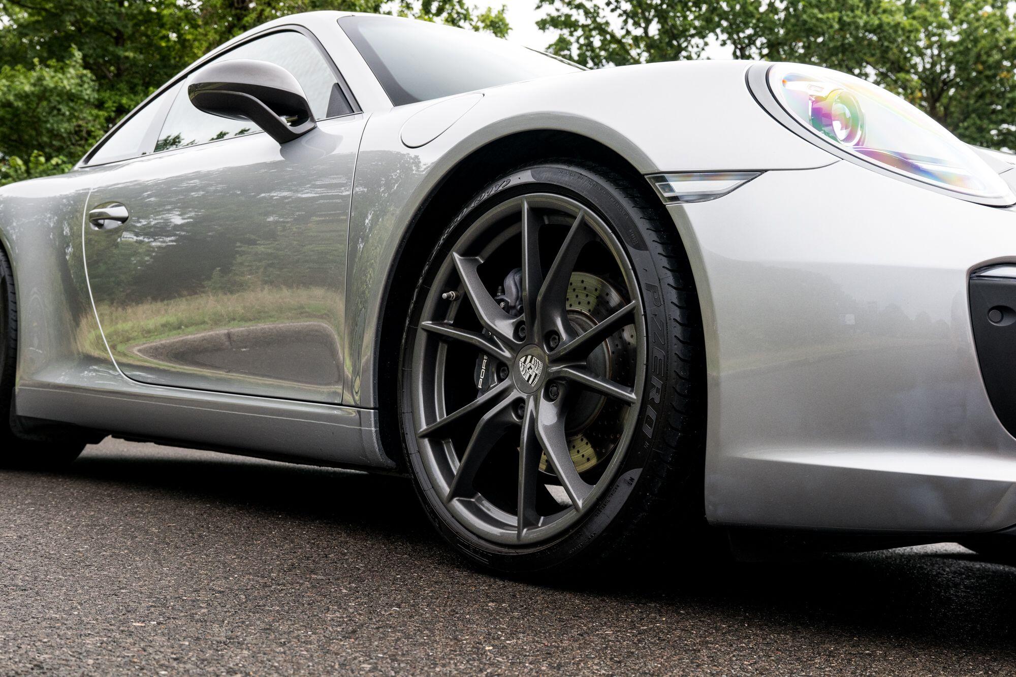 Porsche 911 view 13