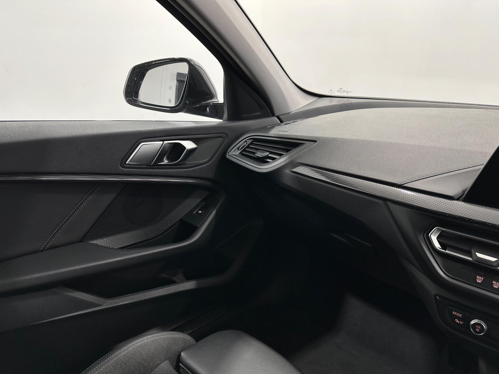 BMW 1 Series view 28