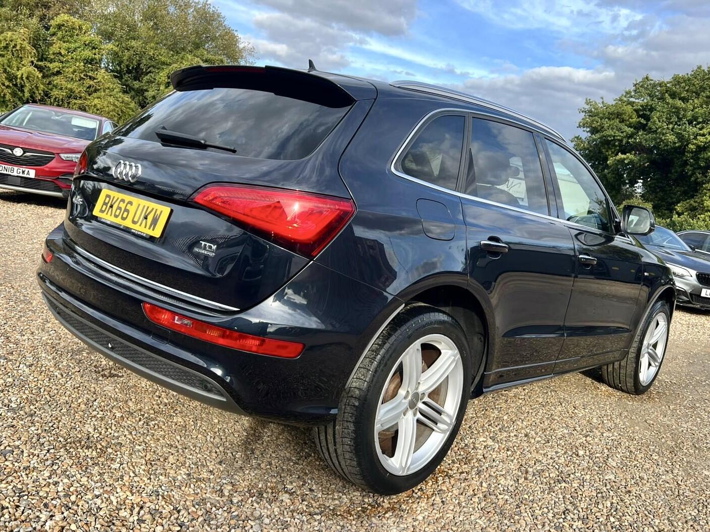 Audi Q5 view 4
