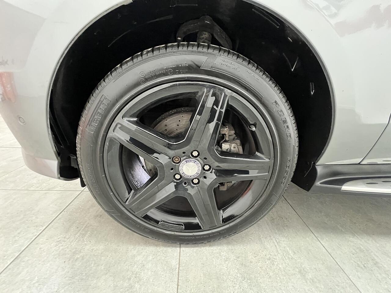 Mercedes-Benz M-Class view 19