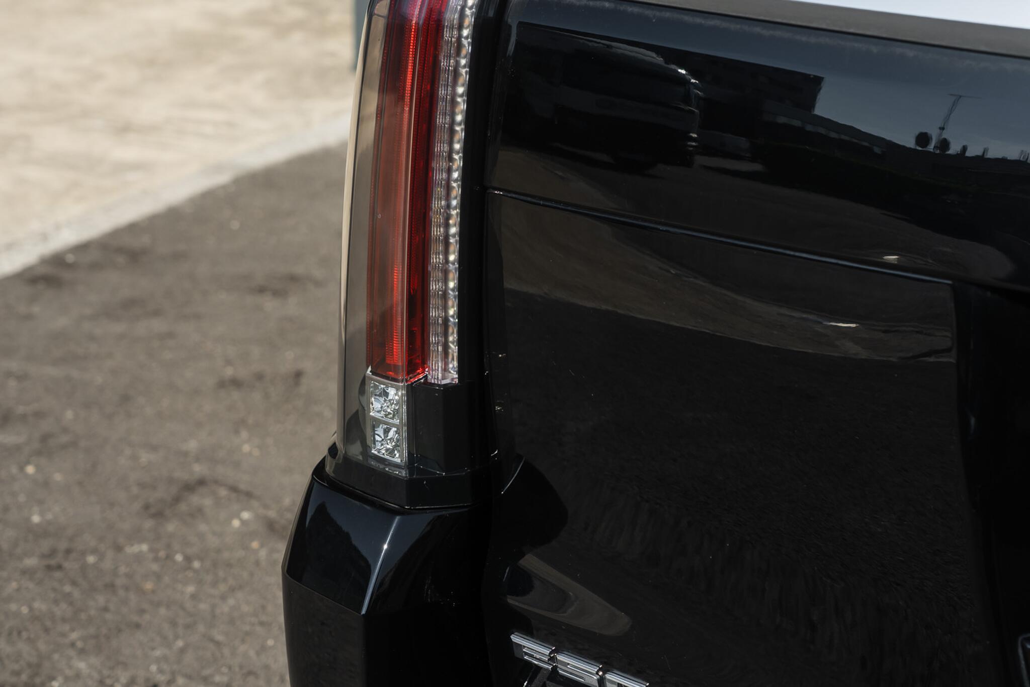 Cadillac Escalade view 24