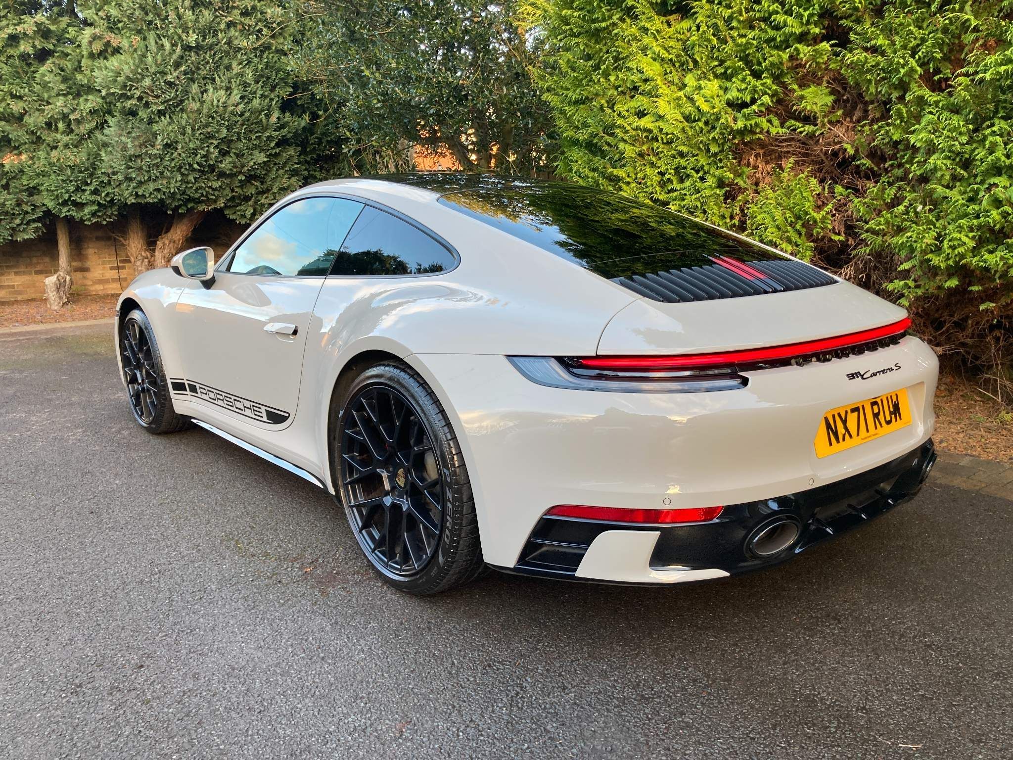 Porsche 911 view 13