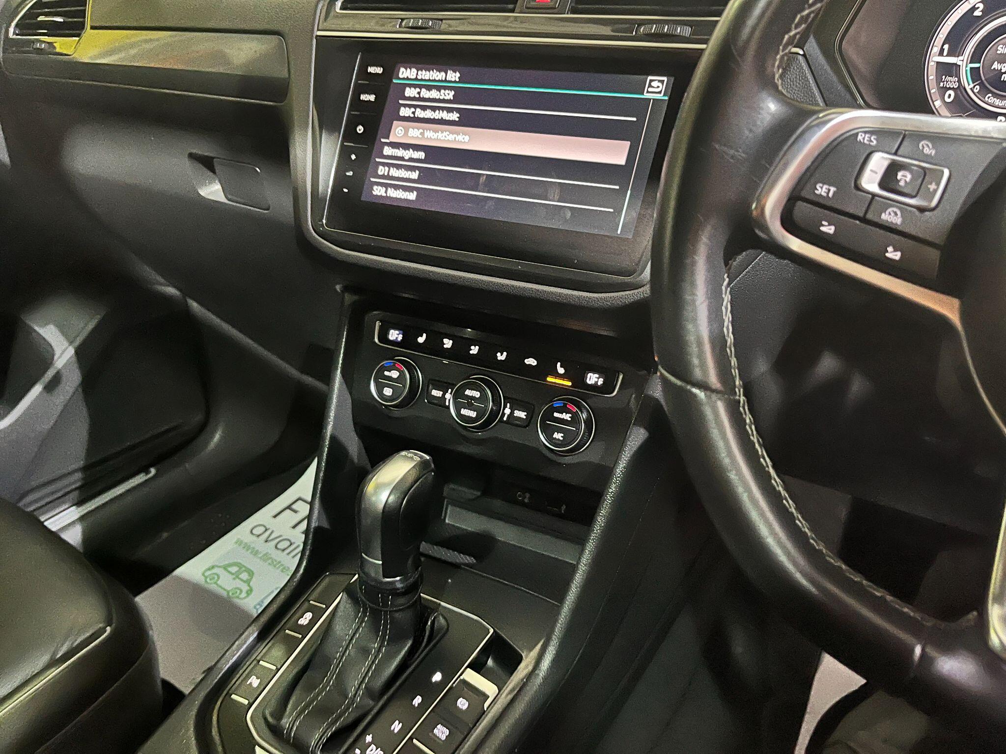 Volkswagen Tiguan view 21