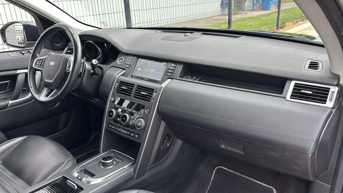 Land Rover Discovery Sport view 11