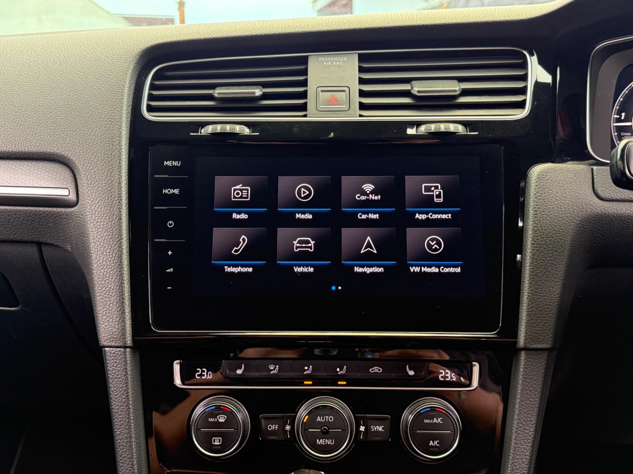 Volkswagen Golf - Image 23