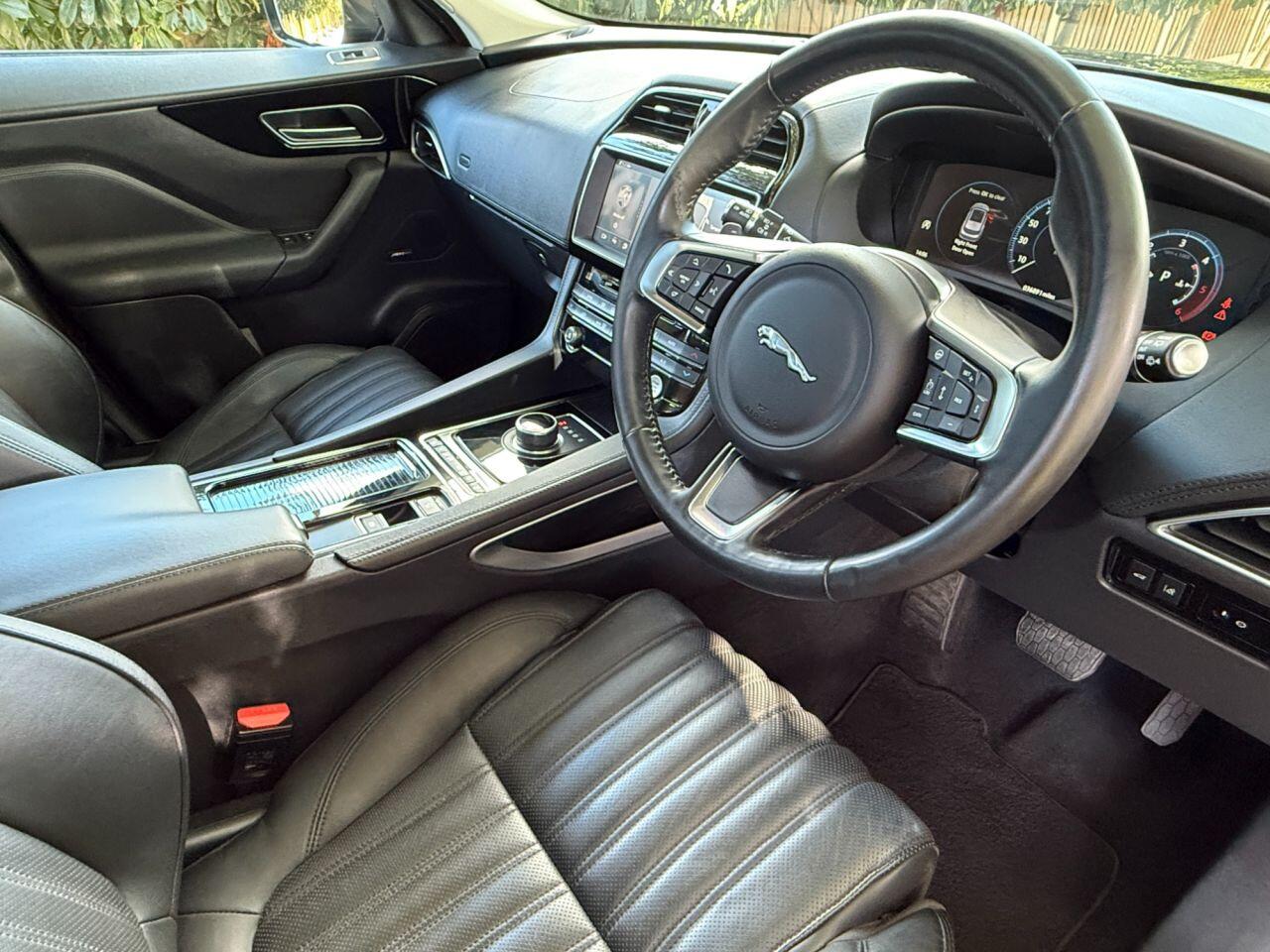 Jaguar F-Pace view 8