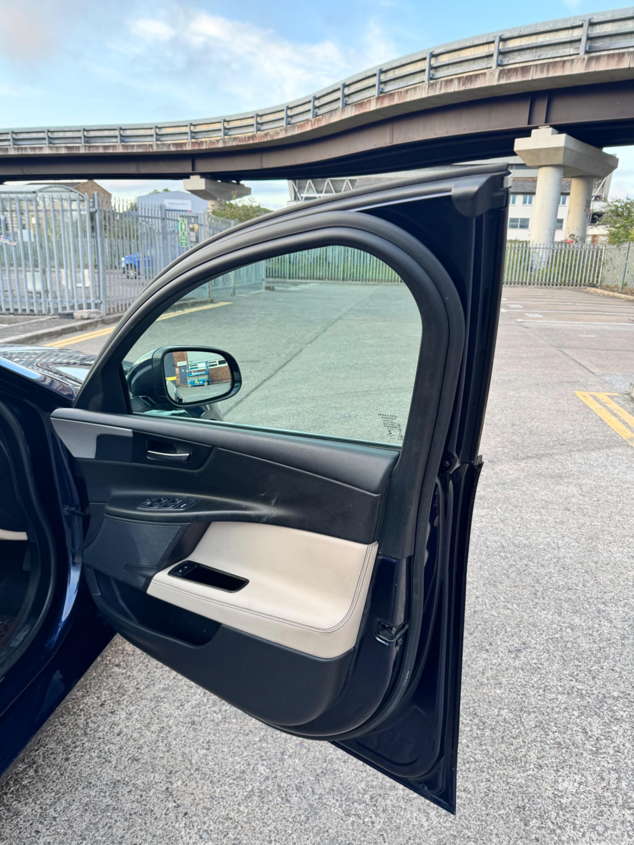 Jaguar Xe view 30