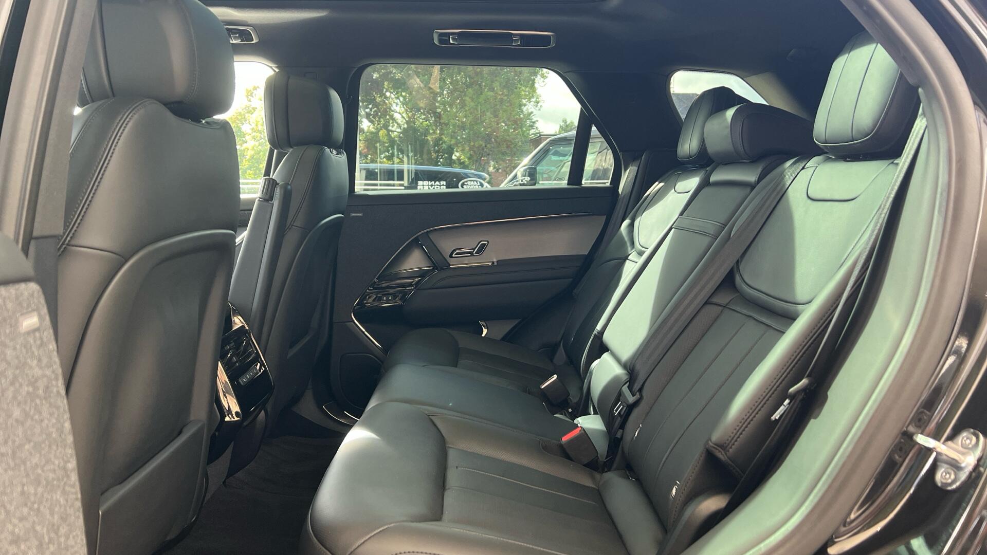 Land Rover Range Rover Sport view 4
