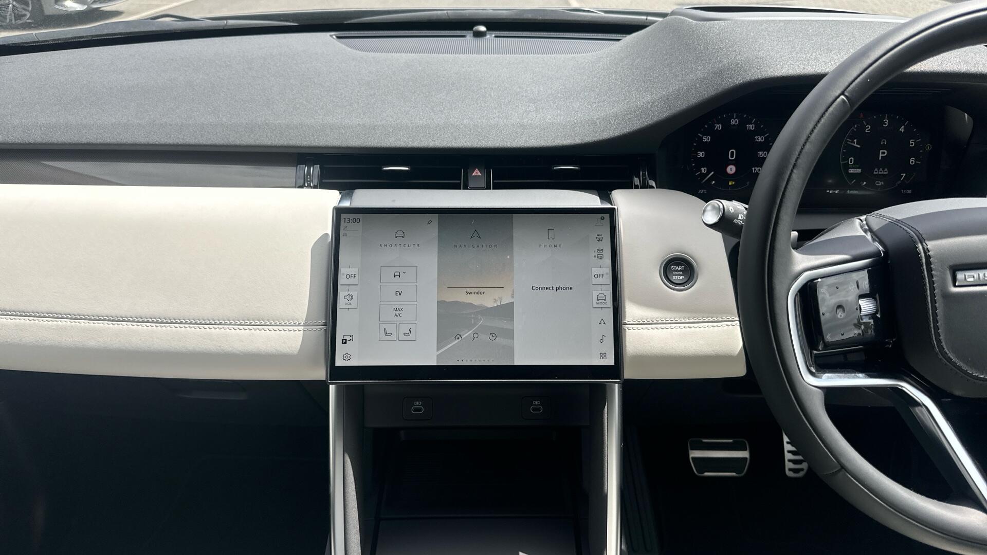 Land Rover Discovery Sport view 12