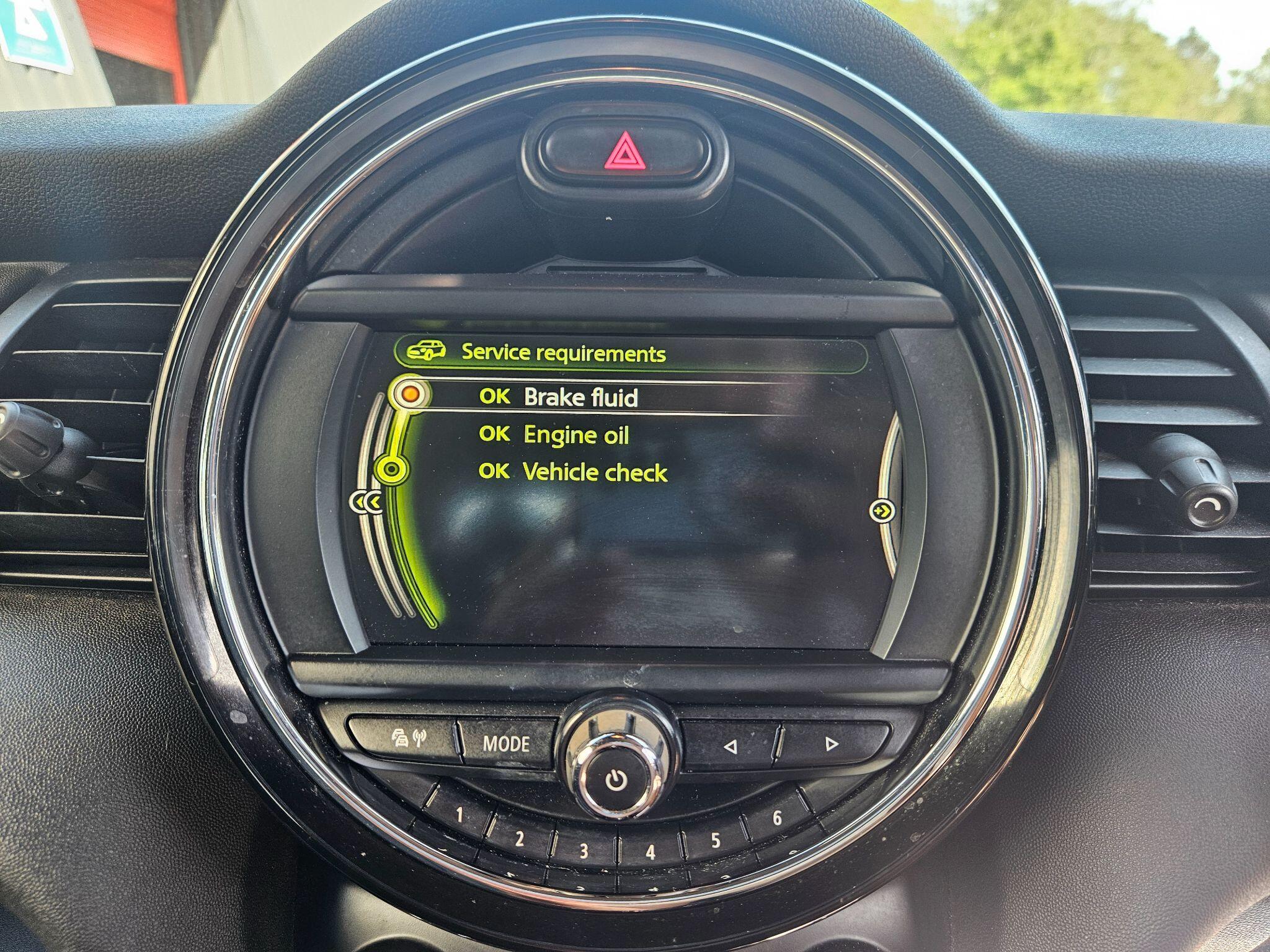 2018 MINI Hatch image 28