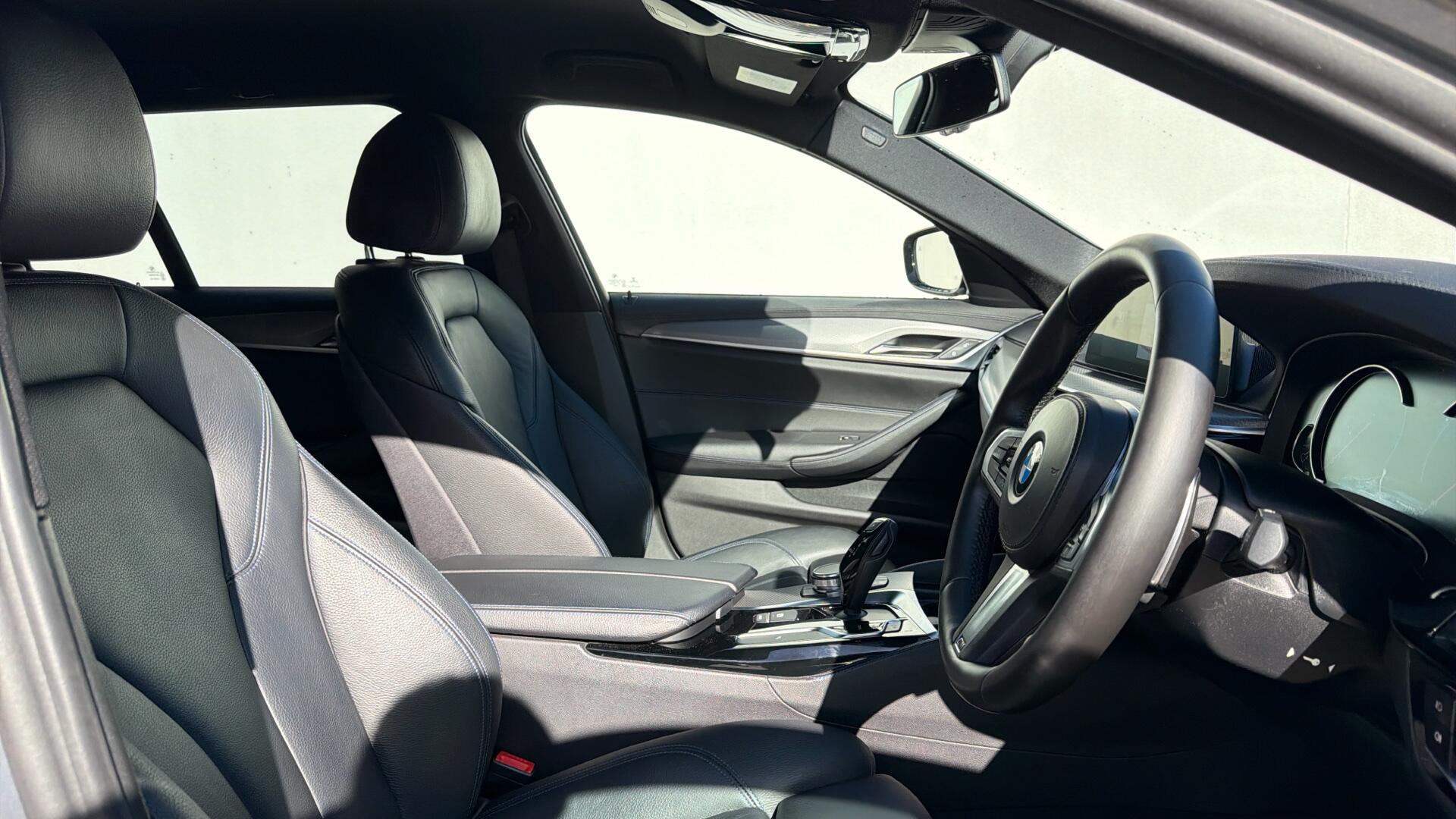BMW 5 Series view 11