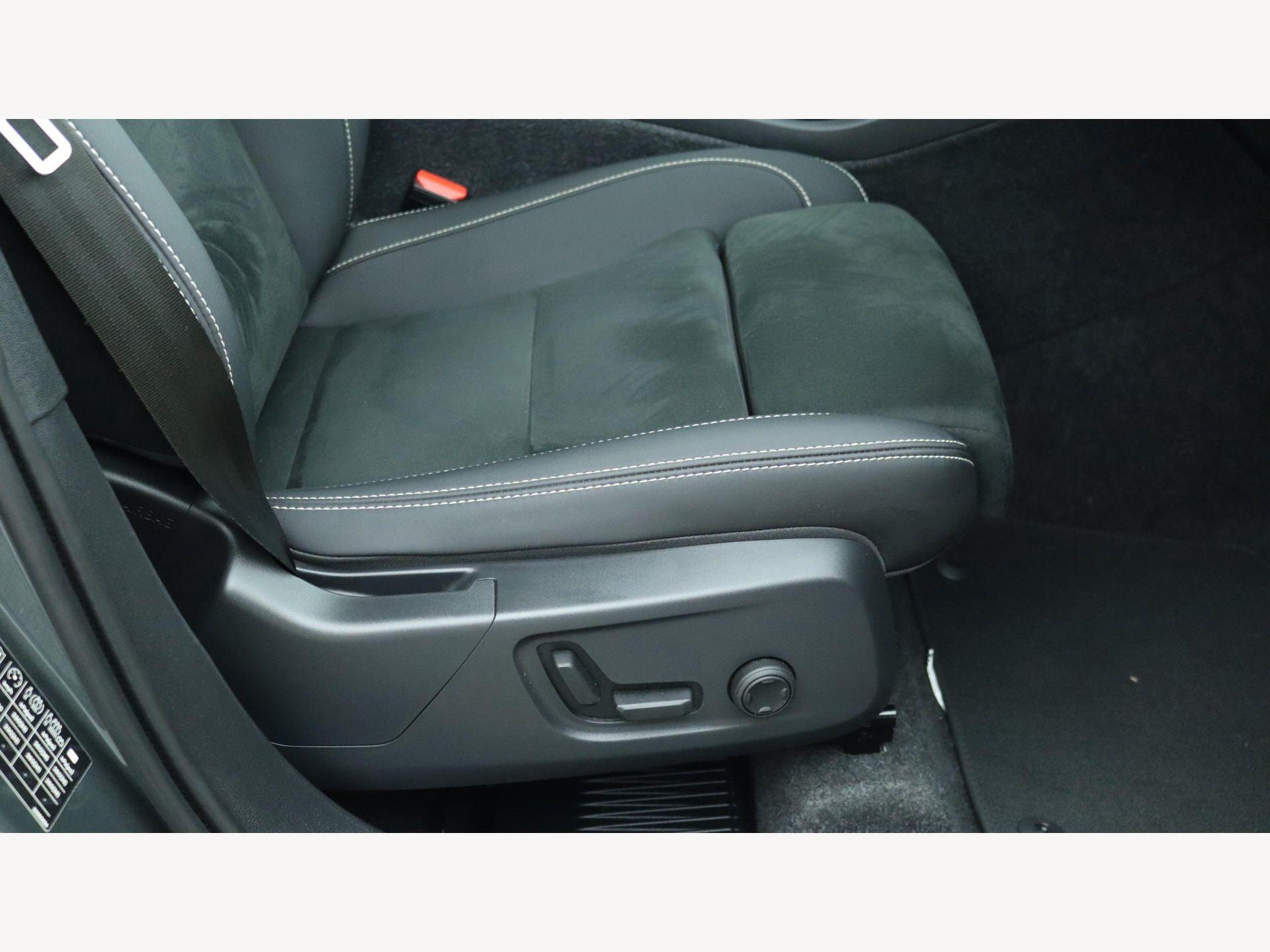 Volvo XC40 view 28